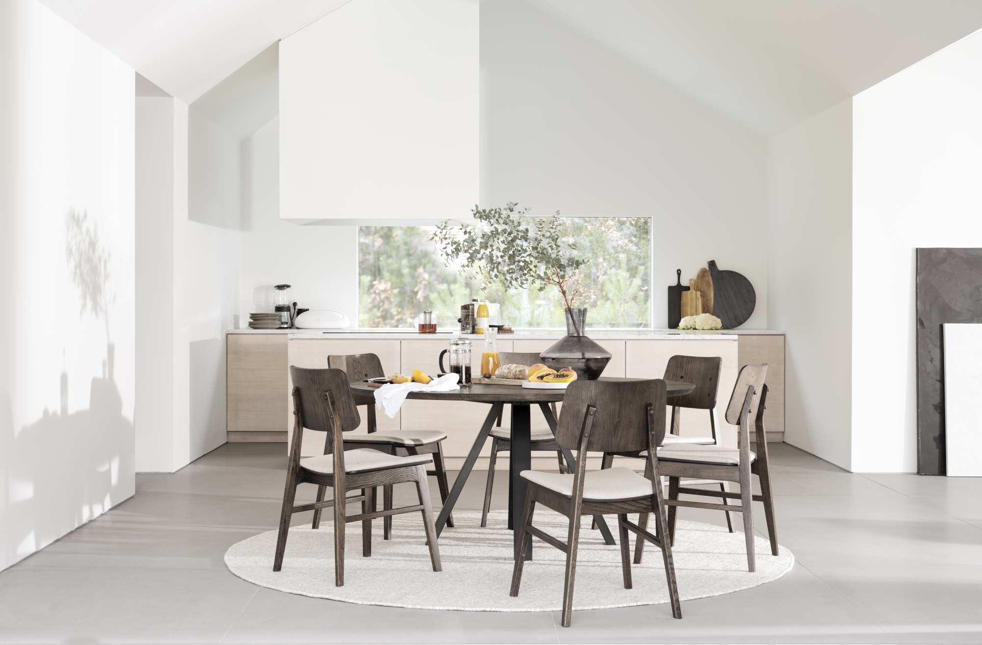 Esstisch Carradale Rund 150cm, Spider-Gestell, Eiche Braun passt perfekt in stilvolle Wohnräume.