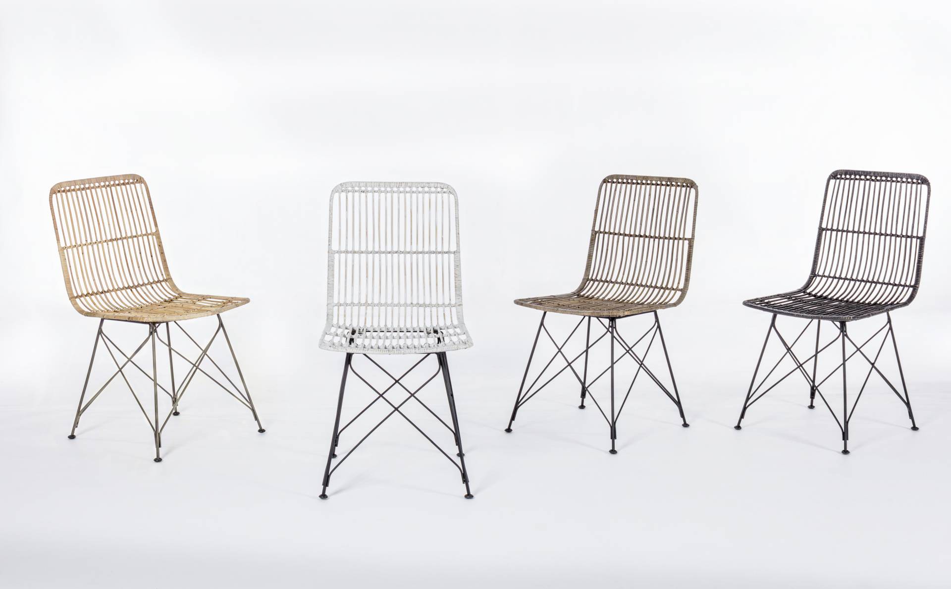 Der Stuhl Lucila Kabu überzeugt mit seinem modernem Design.Gefertigt wurde der Stuhl aus einem Kabugeflecht, welches einen natürlichen Farbton besitzt. Das Gestell ist aus Metall und hat eine Schwarze Farbe. Die Sitzhöhe beträgt 45 cm.
