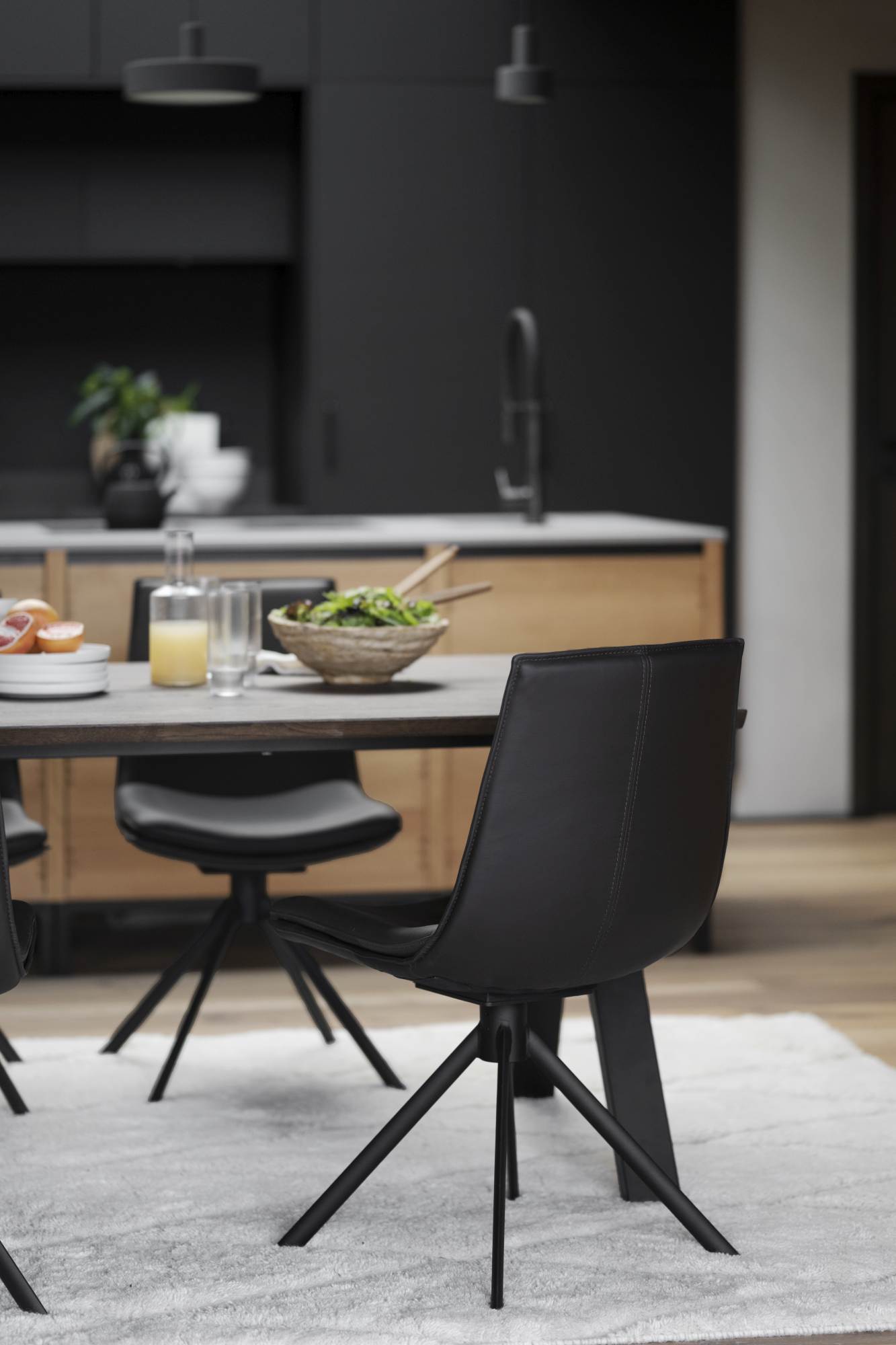 Machen Sie Ihr Zuhause komplett mit Stuhl Lowell 2er Set Drehgestell, Leder Braun.