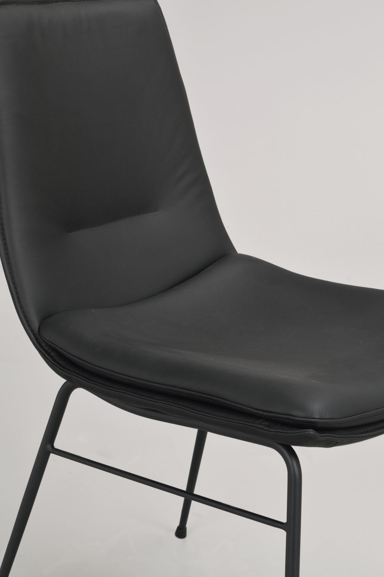 Design trifft Funktion: Stuhl Lowell 2er Set, Leder Schwarz.