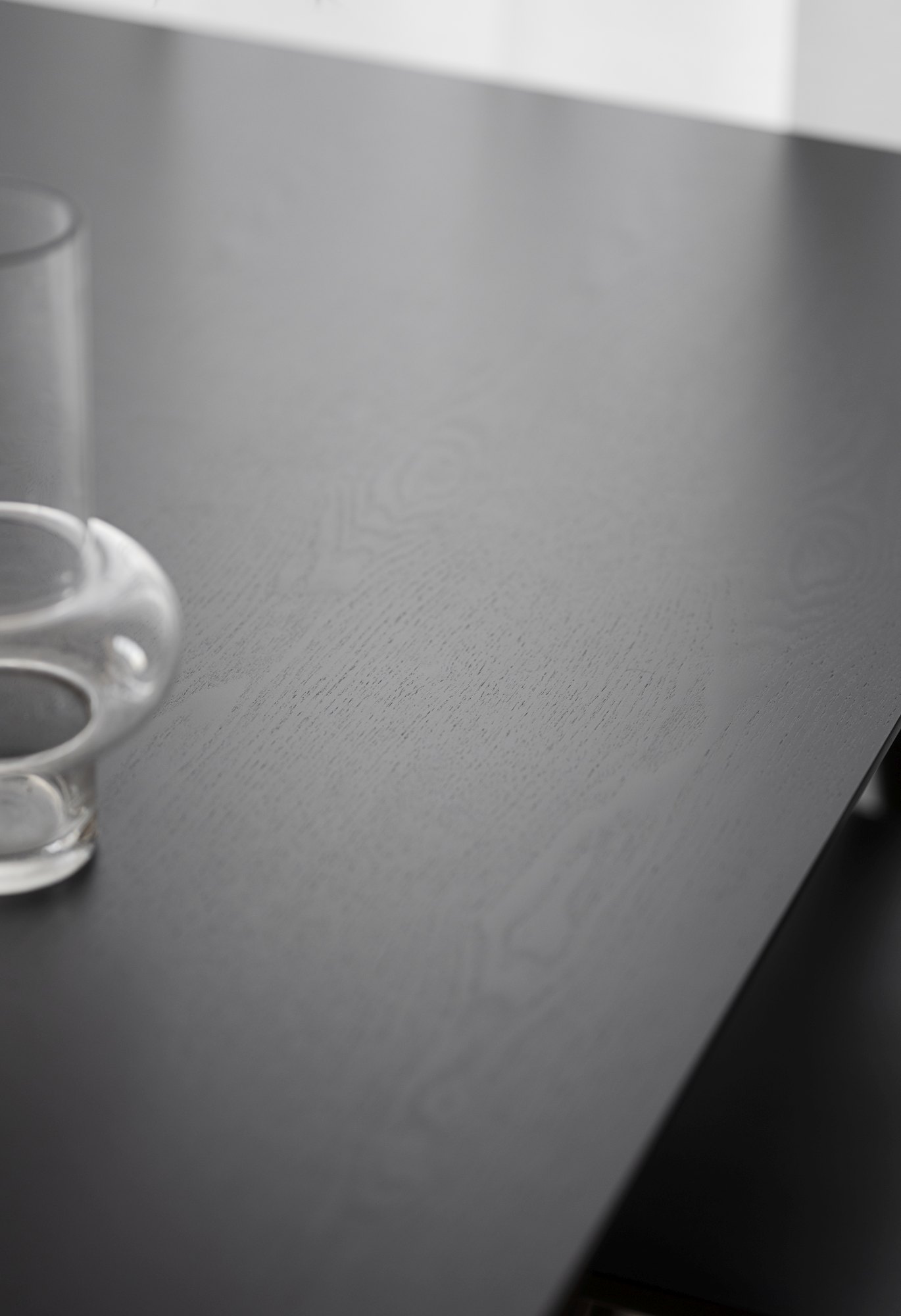 Komfortabel & schön – Esstisch Lotta 140x90cm, Esche Schwarz.