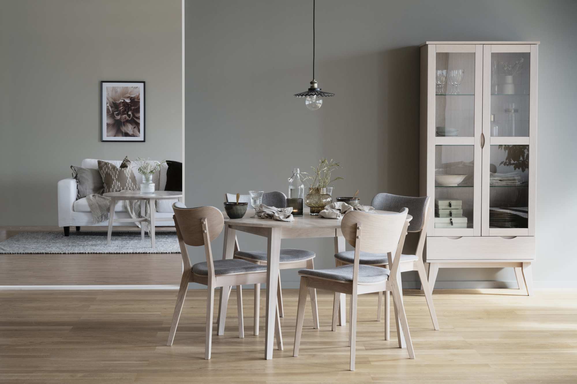 Stuhl Kato 2er Set, Whitewash / Hellgrau passt perfekt in stilvolle Wohnräume.