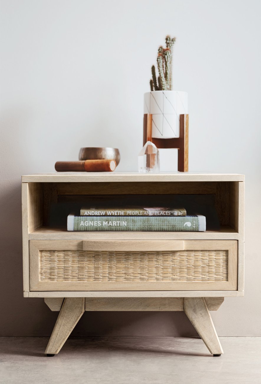 Nachttisch Sahana aus Mangoholz, Geschlossen