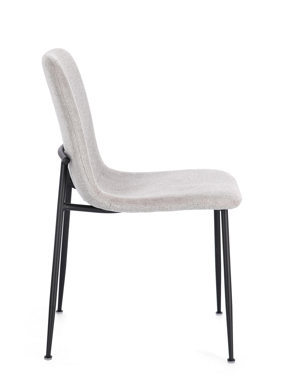 Der Esszimmerstuhl Rinas überzeugt mit seinem modernen Stil. Gefertigt wurde er aus Stoff, welcher einen hellgrauen Farbton besitzt. Das Gestell ist aus Metall und hat eine schwarze Farbe. Der Stuhl besitzt eine Sitzhöhe von 46 cm.