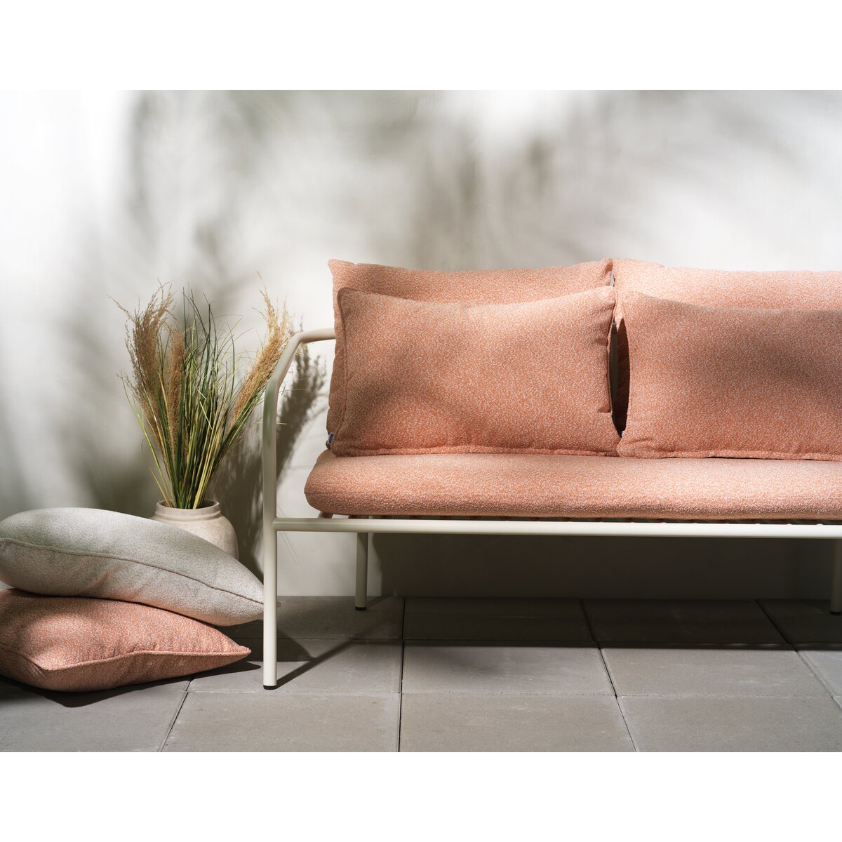 Gartensofa Bendt 2-Sitzer, Aluminium & Teddy-Stoff, Orange/Weiß