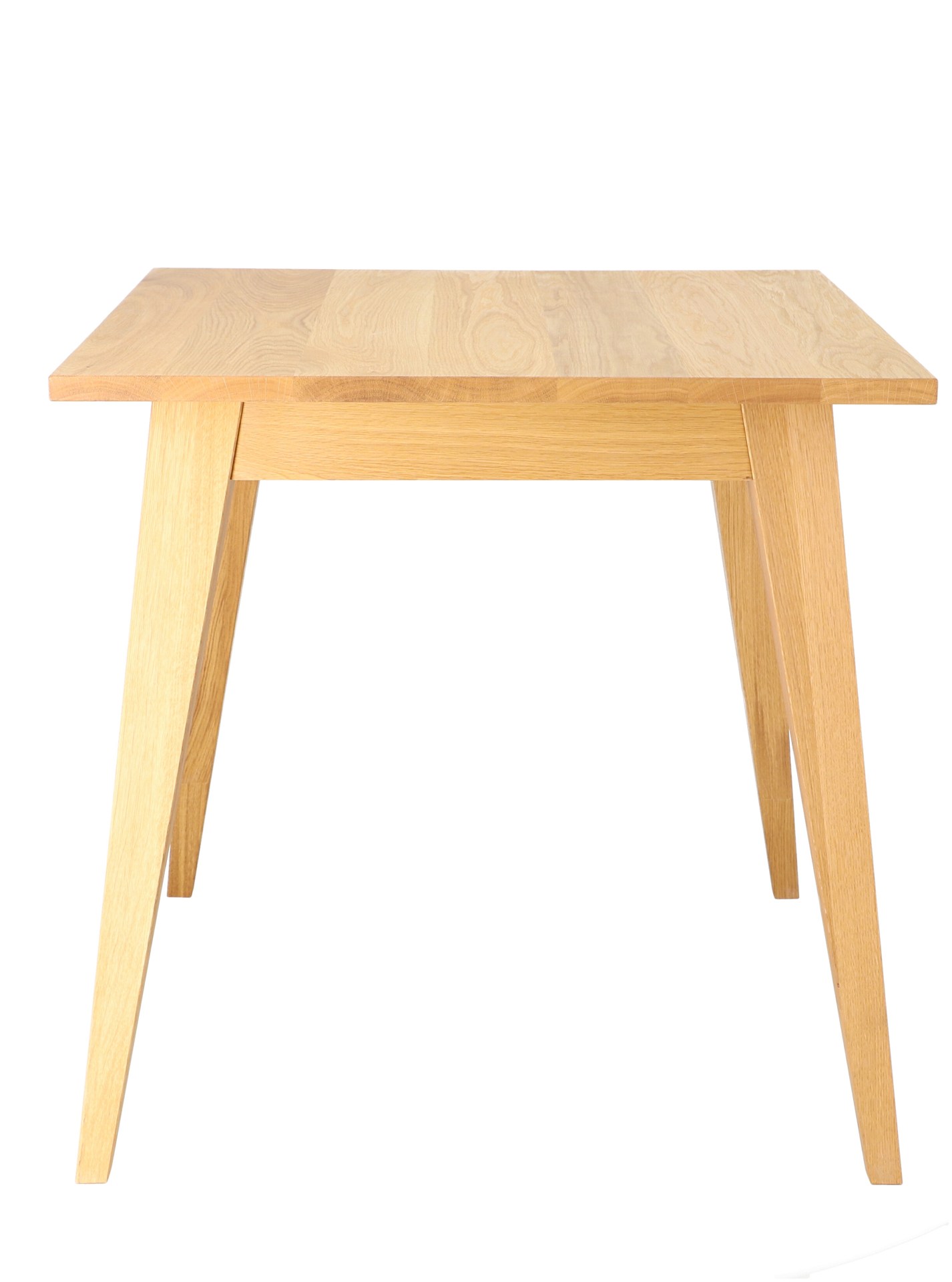 Der Esstisch Xaver hat ein schlichtes und zeitloses Auftreten. Hergestellt wurde der Tisch von der Marke Jan Kurtz. Gefertigt wurde er aus Massiver Eiche und Echtholzfurnier. Die Tischplatte hat eine Länge von 150 cm.