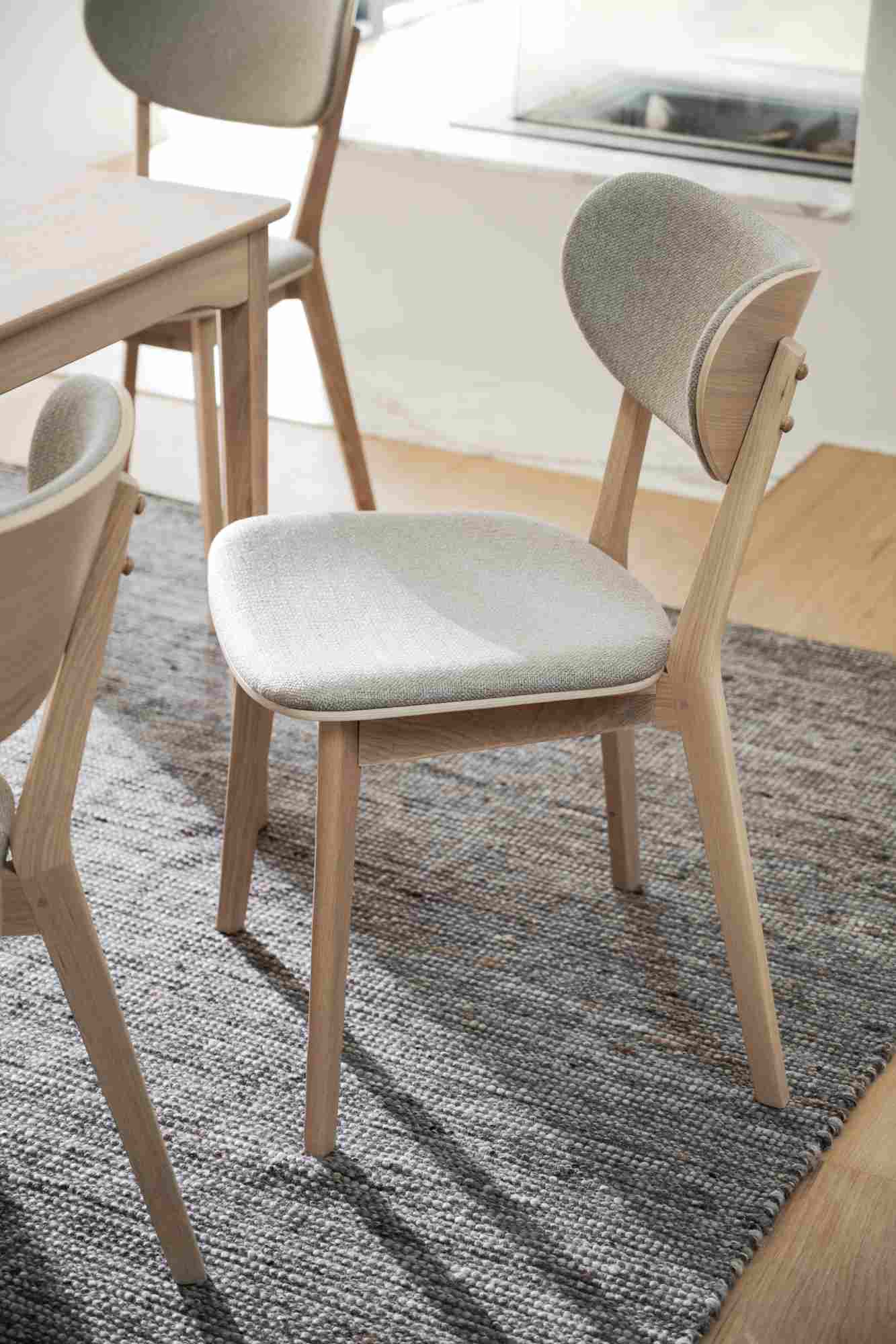 Komfortabel & schön – Stuhl Kato 2er Set, Whitewash / Grau Beige.