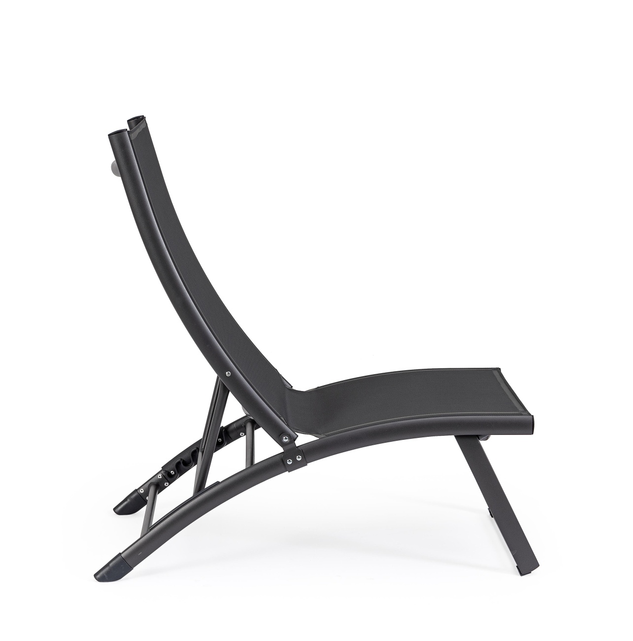 Der Loungesessel Taylor überzeugt mit seinem modernen Design. Gefertigt wurde er aus Textilene, welches einen dunkelgrauen Farbton besitzt. Das Gestell ist aus Metall und hat eine dunkelgraue Farbe. Der Sessel ist klappbar.