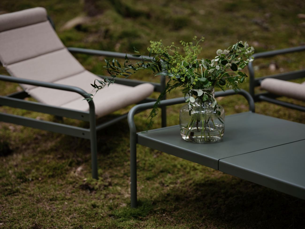Gartencouchtisch Sling aus Aluminium, Nordic Green
