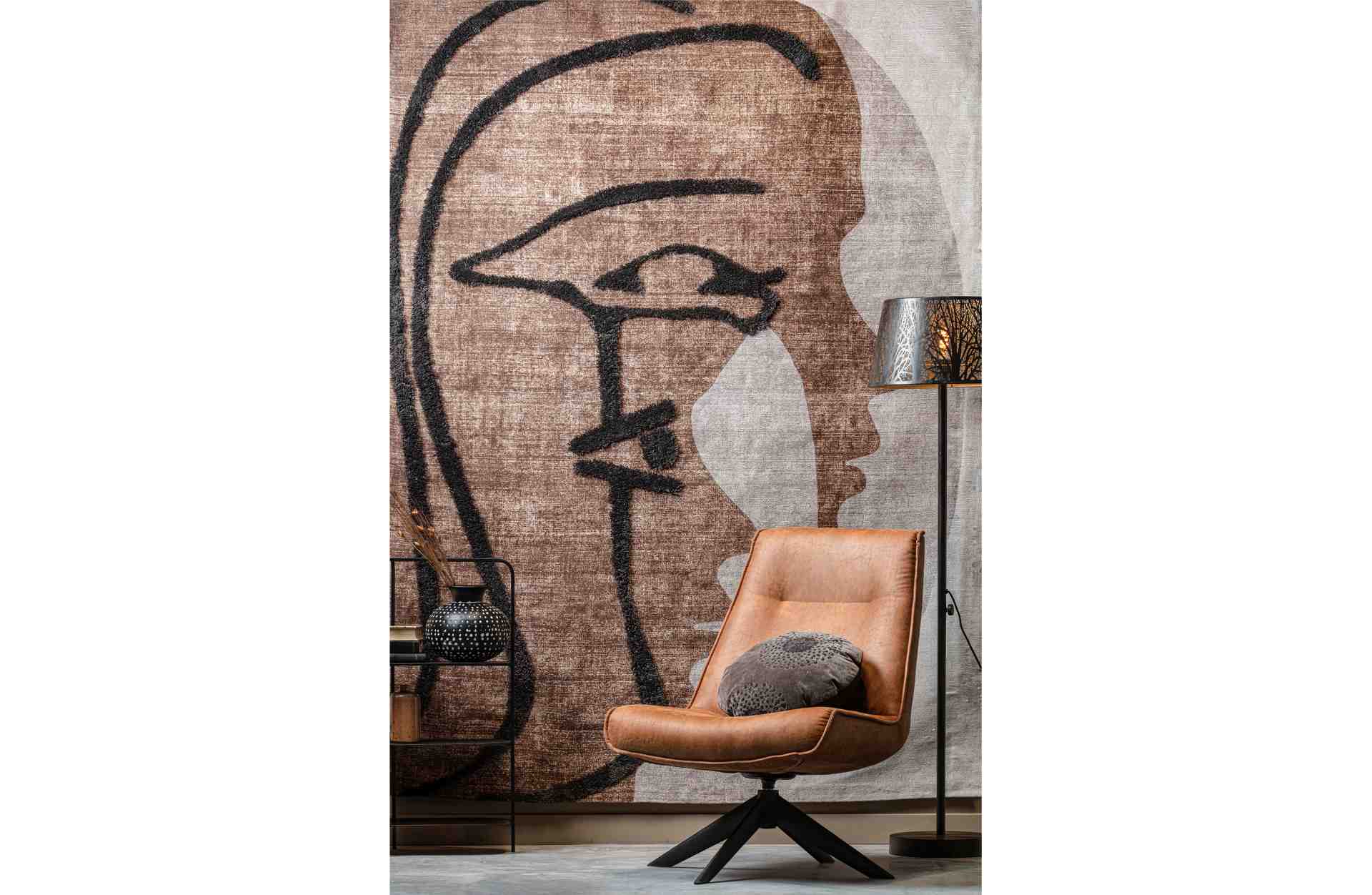 Der Wandteppich Roden überzeugt mit seinem modernen Design. Gefertigt wurde er aus einem Kombinationsgewebe aus Wolle und Kunststoff, welche einen braunen Farbton besitzt. Der Teppich besitzt eine Größe von 170x240 cm.