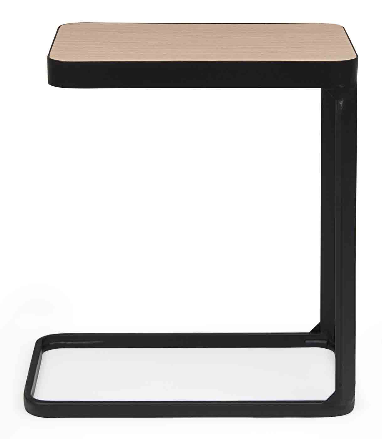 Die Tischplatte des Beistelltisches Everitt wurde aus Tannenholz gefertigt. Das Gestell des Tisches ist aus lackiertem Metall. Die Kombination von Holz und Metall erschafft ein modernes Design.