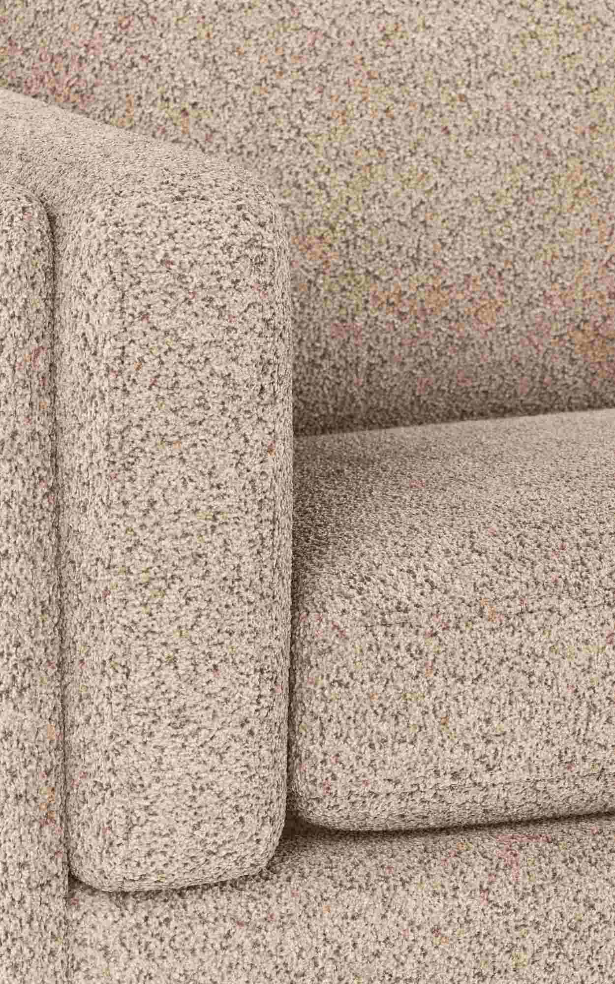 Sofa Braden 3-Sitzer, Beine Braun, Bezug Anna Hellbeige – überzeugt mit zeitlosem Stil.