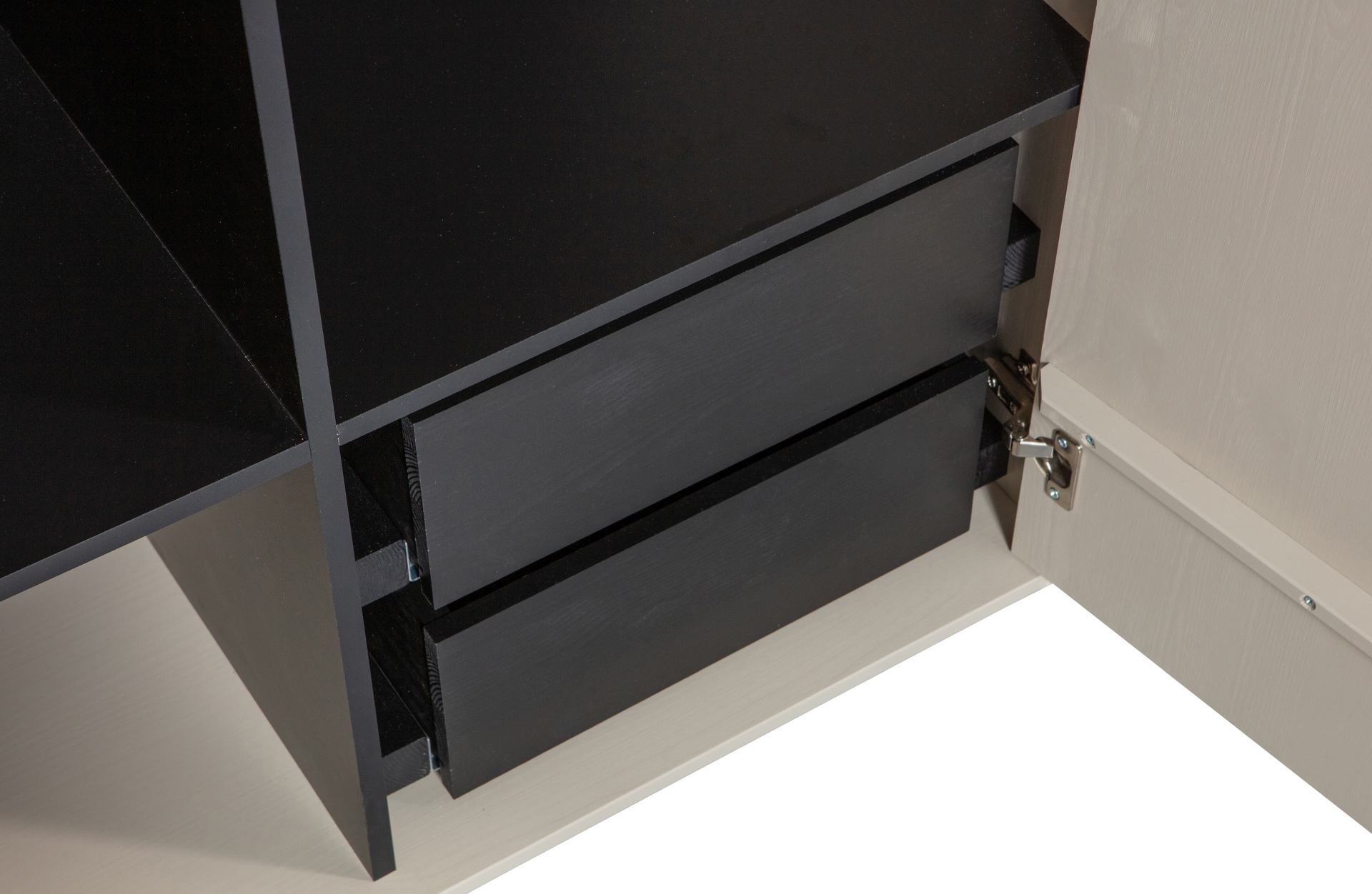 Der Modulschrank Daily Closet überzeugt mit seinem modernen Design. Gefertigt wurde er aus Kiefernholz, welches einen grauen Farbton besitzt. Der Schrank verfügt über zwei Türen und hat eine Größe von 200x100 cm