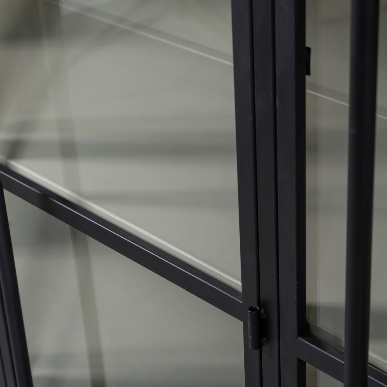 Vitrine Exhibit XL aus Metall, Schwarz