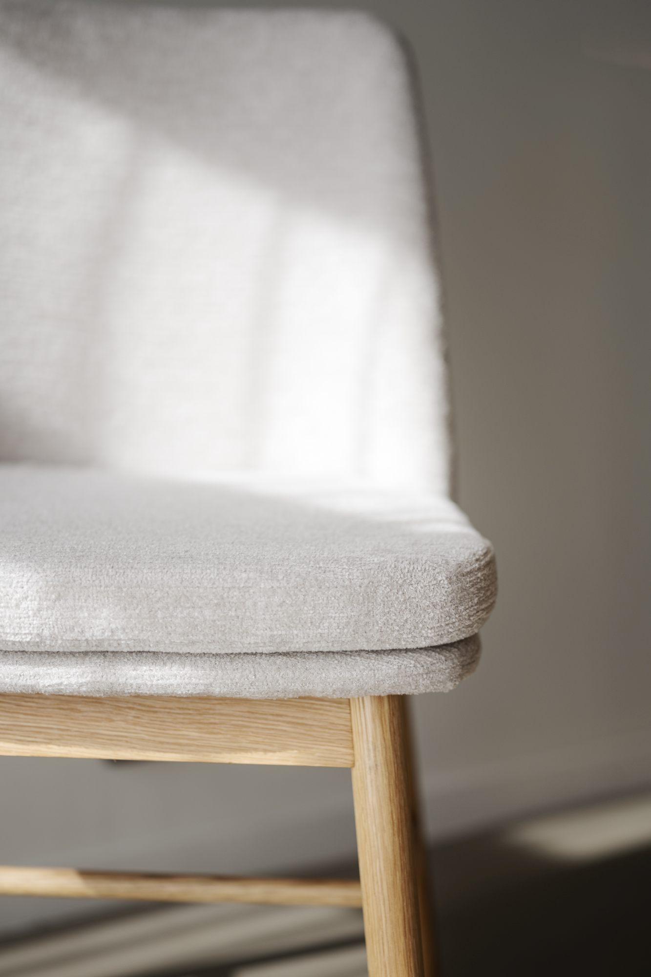 Stuhl Amesbury 2er Set Beige, Eiche natur passt perfekt in stilvolle Wohnräume.