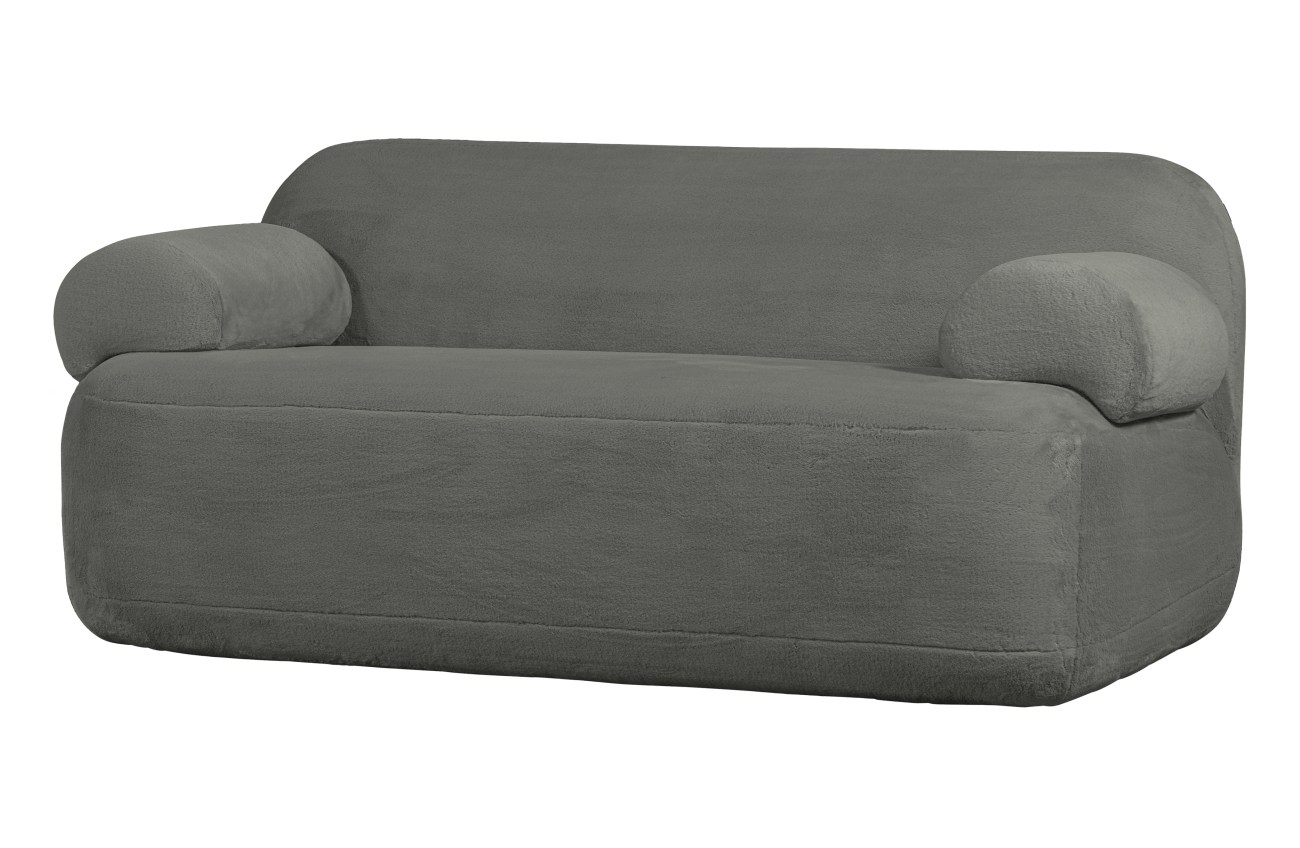 Das Sofa Jolie überzeugt mit seinem modernen Design. Gefertigt wurde es aus Pelz-Stoff, welcher einen grauen Farbton besitzt. Das Sofa besitzt eine Sitzbreite von 120 cm.
