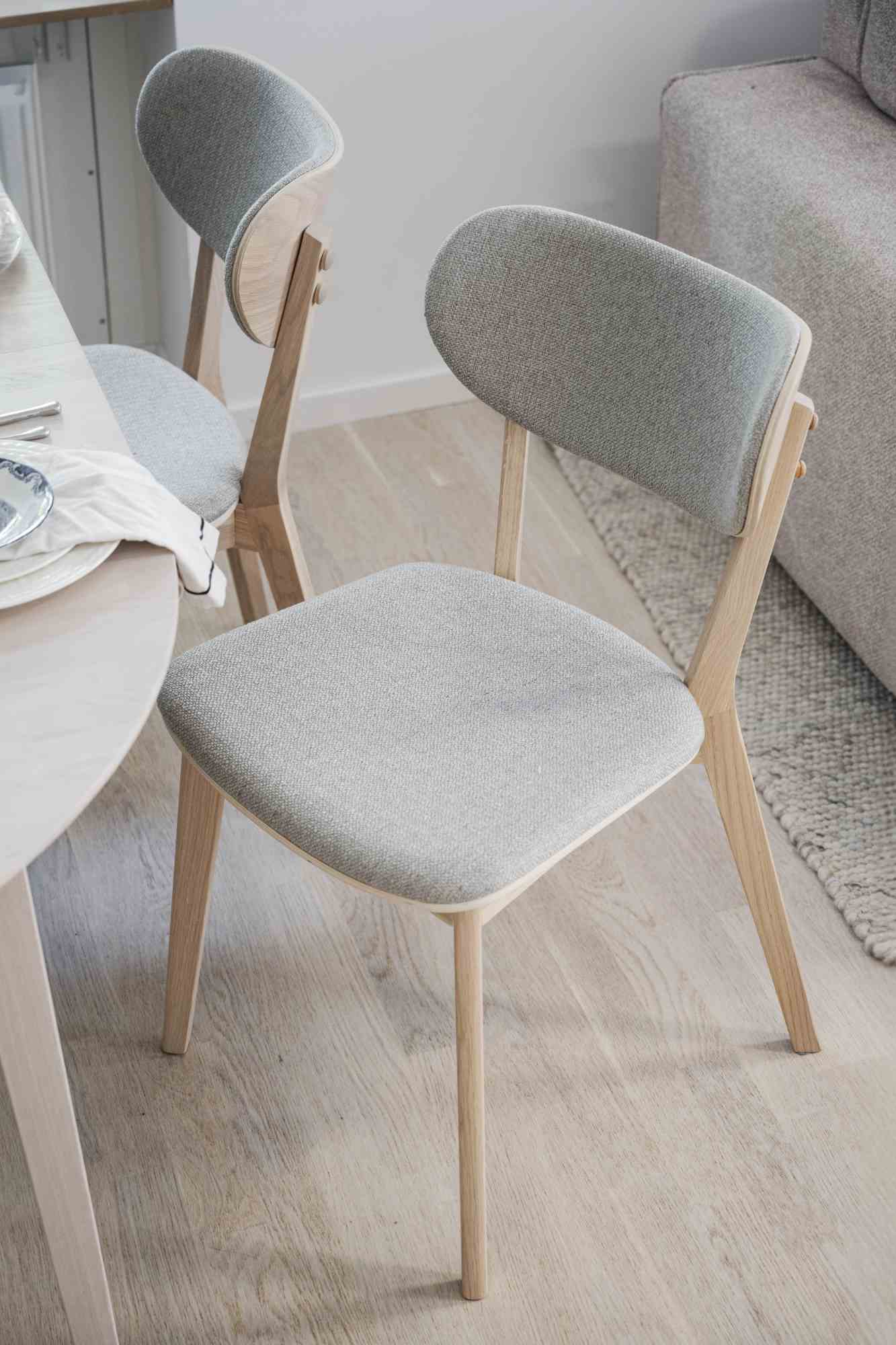 Stuhl Kato 2er Set, Whitewash / Hellgrau passt perfekt in stilvolle Wohnräume.