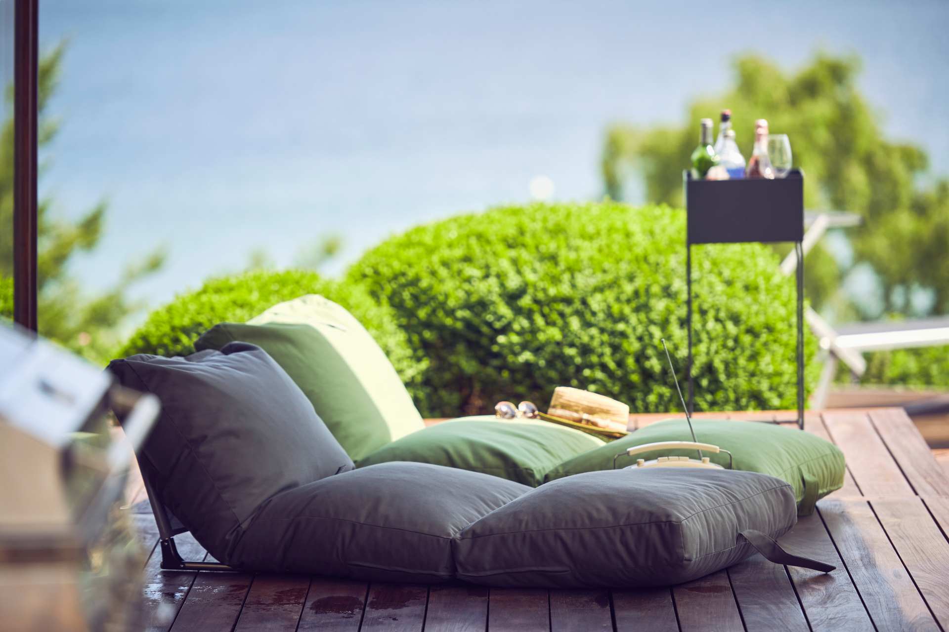 Das bequeme Bodenkissen Sheffiled besitzt einen abwaschbaren Bezug in der Farbe Grün und ist daher perfekt für den Outdoor Bereich geeignet. Designet wurde das Kissen von der Marke Jan Kurtz.