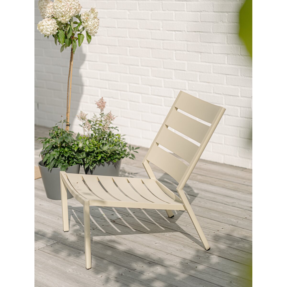 Gartensessel Delia aus Aluminium, modern und stapelbar, in Lemon Gelb, von Brafab