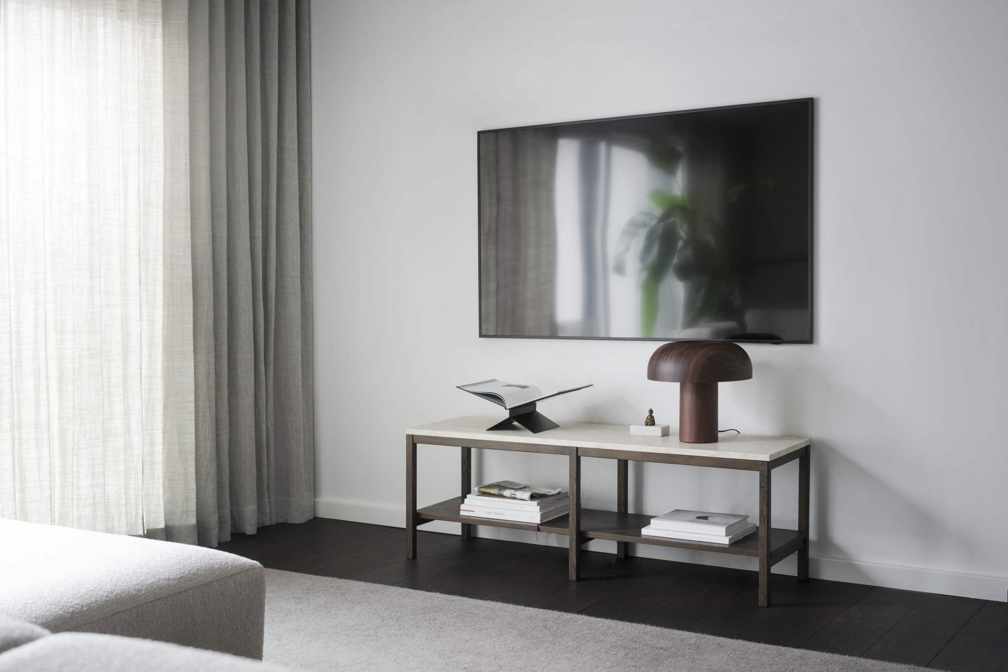 Konsole Orwel 140x40x45cm, Traventin / Eiche Braun passt perfekt in stilvolle Wohnräume.