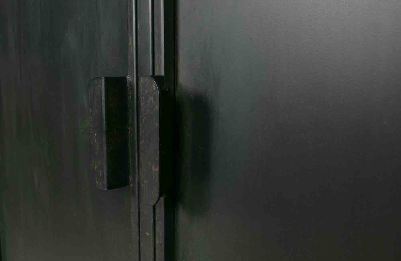 Metallschrank Wish im Industrial Design mit Türen und Schubladen