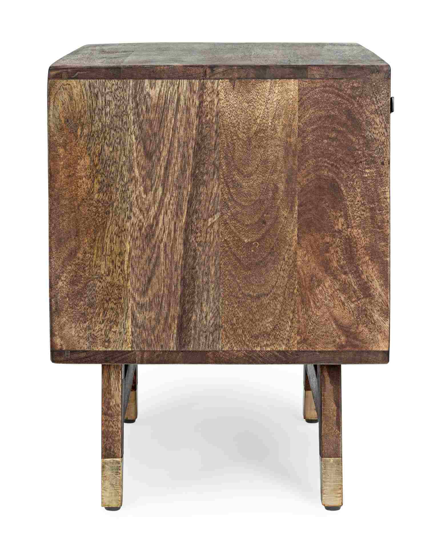 Der Nachttisch Dhaval überzeugt mit seinem klassischen Design. Gefertigt wurde er aus Mangoholz, welches einen natürlichen Farbton besitzt. Das Gestell ist auch aus Mangoholz. Der Nachttisch verfügt über zwei Schubladen und zwei Türen. Die Breite beträgt 