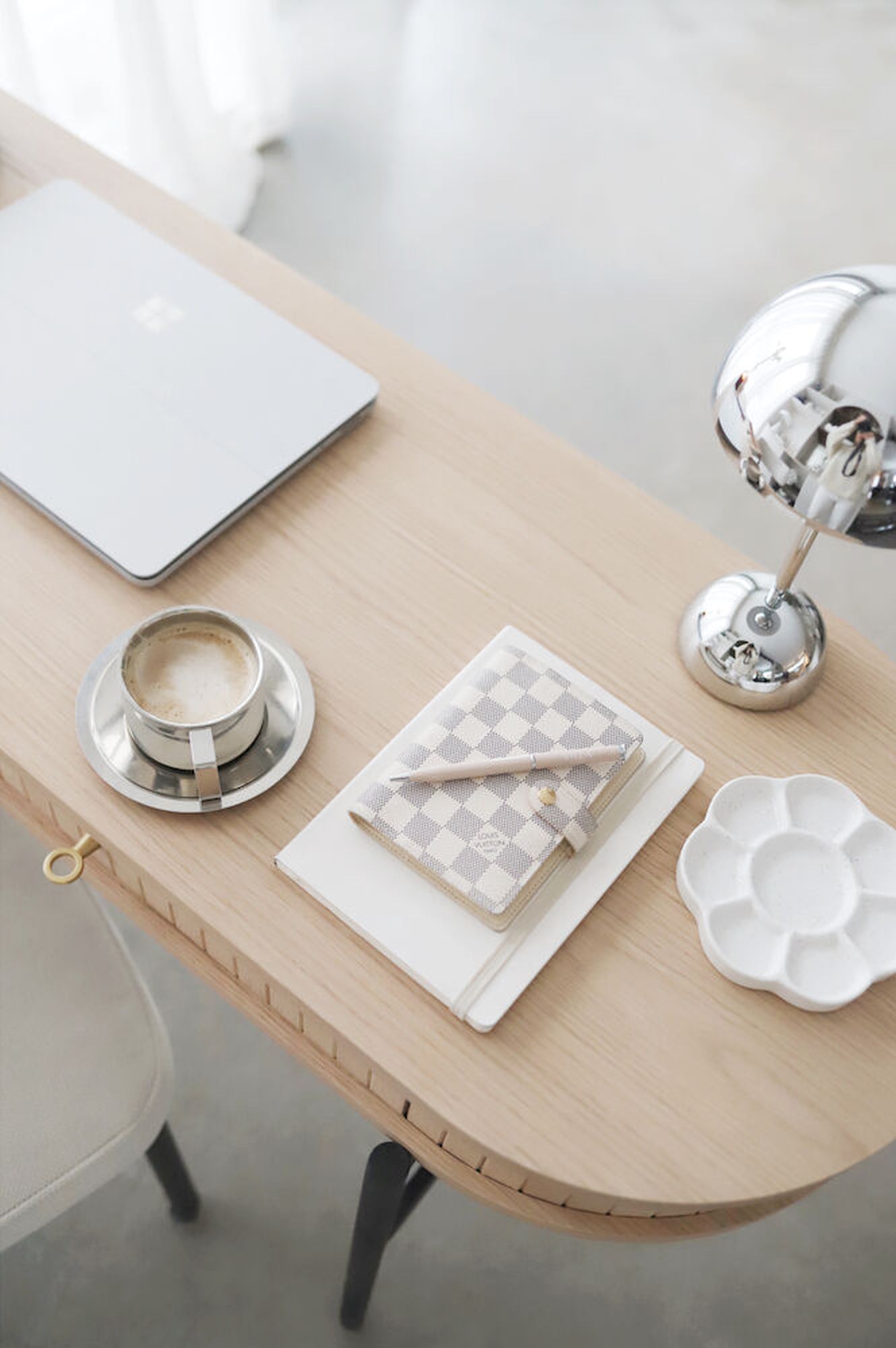 Konsole Haddington mit Schubladen 142x47x77cm, Eiche – stilvoller Blickfang für Ihr Zuhause.