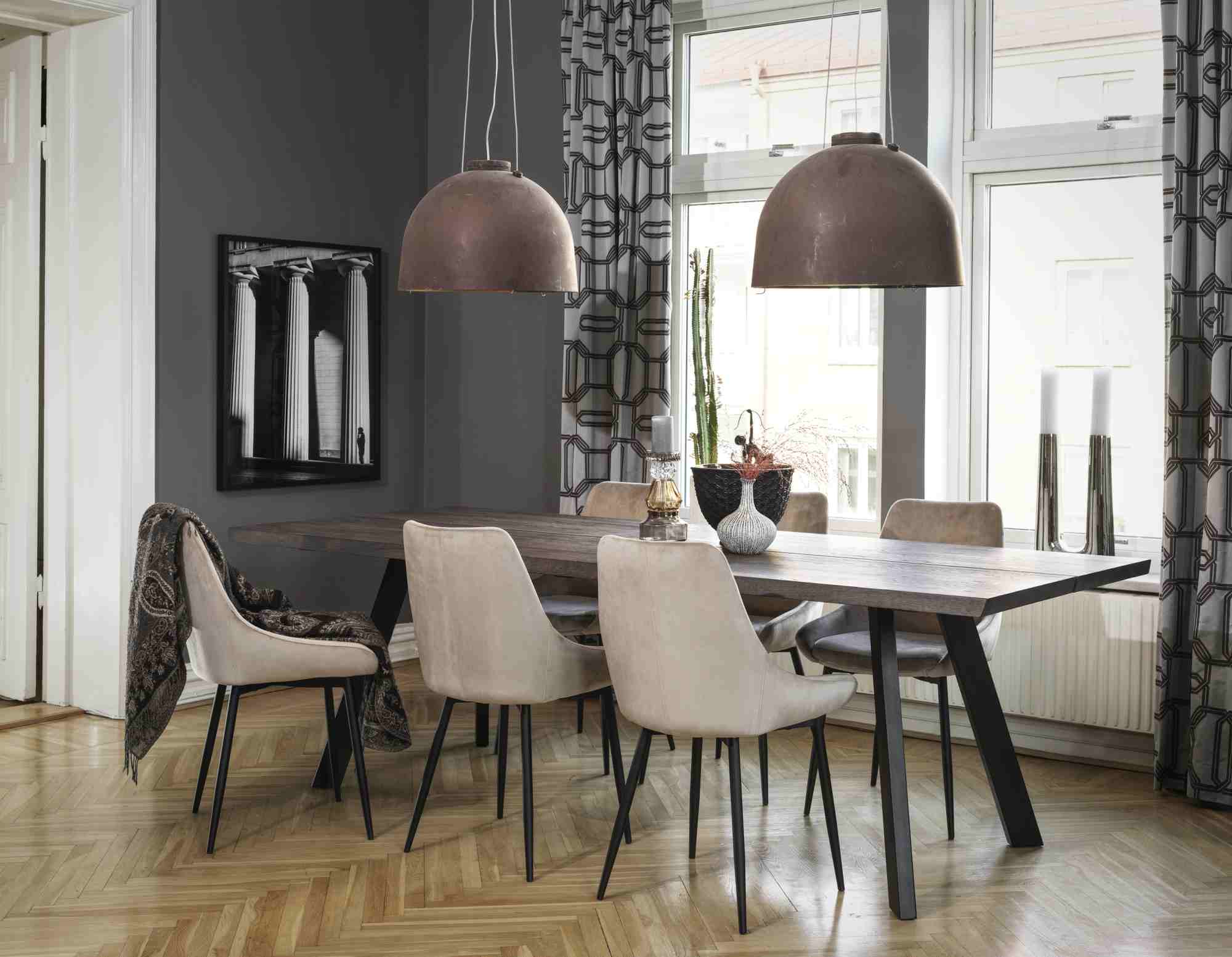 Esstisch Fred 240x100cm, Eiche Braun passt perfekt in stilvolle Wohnräume.