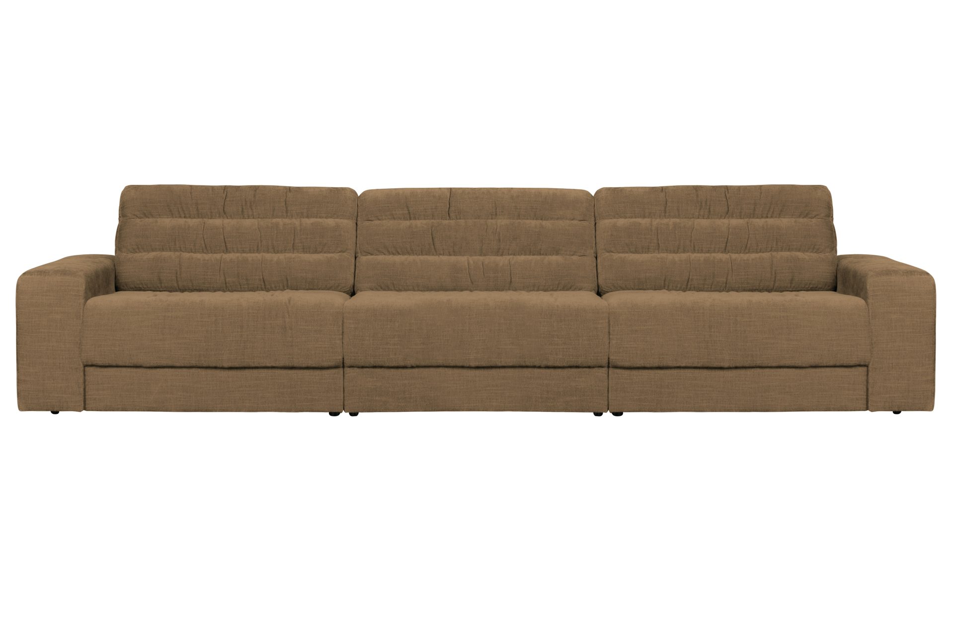 Das Sofa Date überzeugt mit seinem klassischen Design. Gefertigt wurde es aus einem Vintage Stoff, welcher einen Sand Farbton besitzen. Das Gestell ist aus Kunststoff und hat eine schwarze Farbe. Das Sofa hat eine Breite von 316 cm.