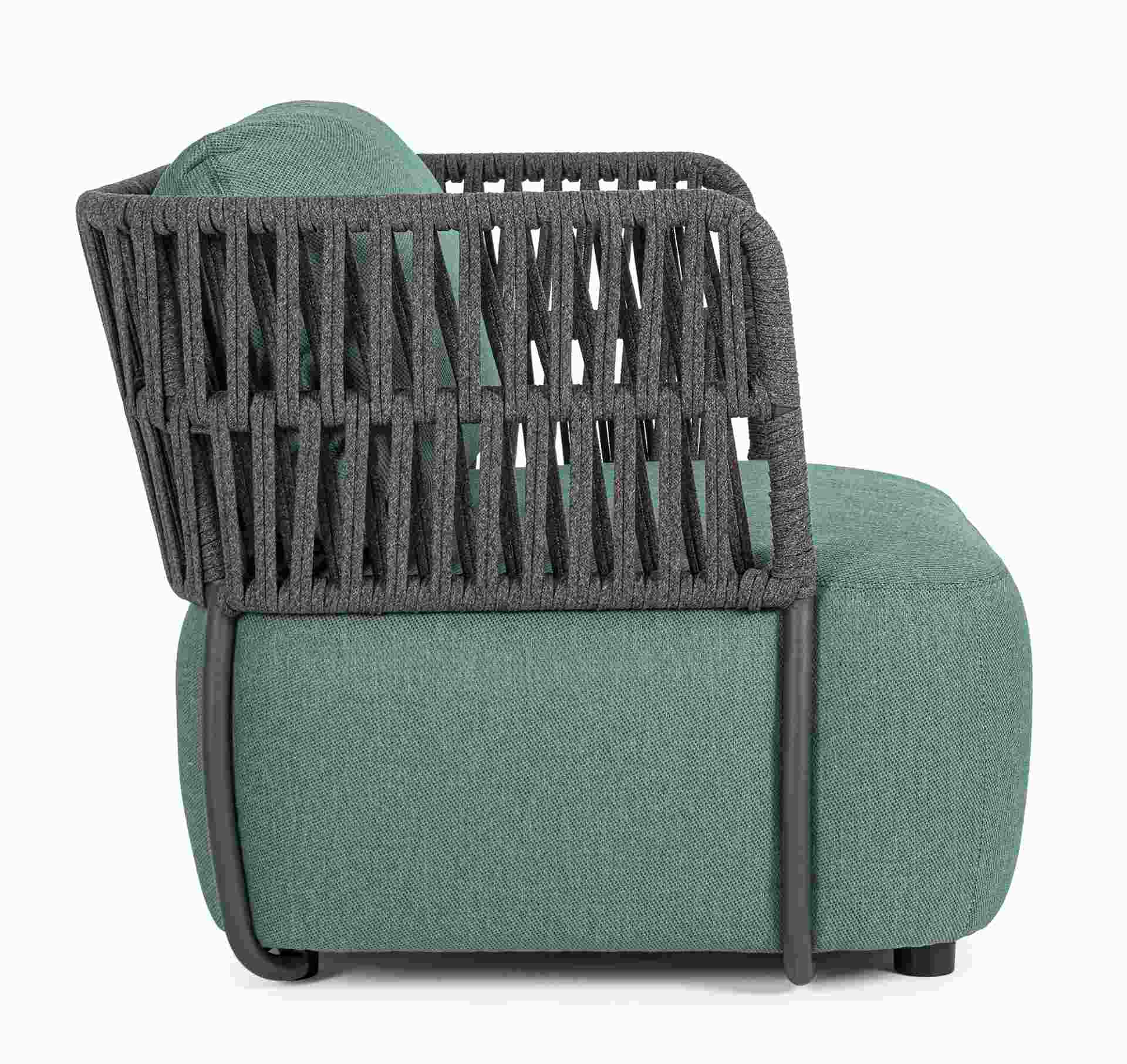 Der Gartensessel Palmer überzeugt mit seinem modernen Design. Gefertigt wurde er aus Olefin-Stoff, welcher einen grüne Farbton besitzt. Das Gestell ist aus Aluminium und hat eine Anthrazit Farbe. Der Sessel verfügt über eine Sitzhöhe von 40 cm und ist für
