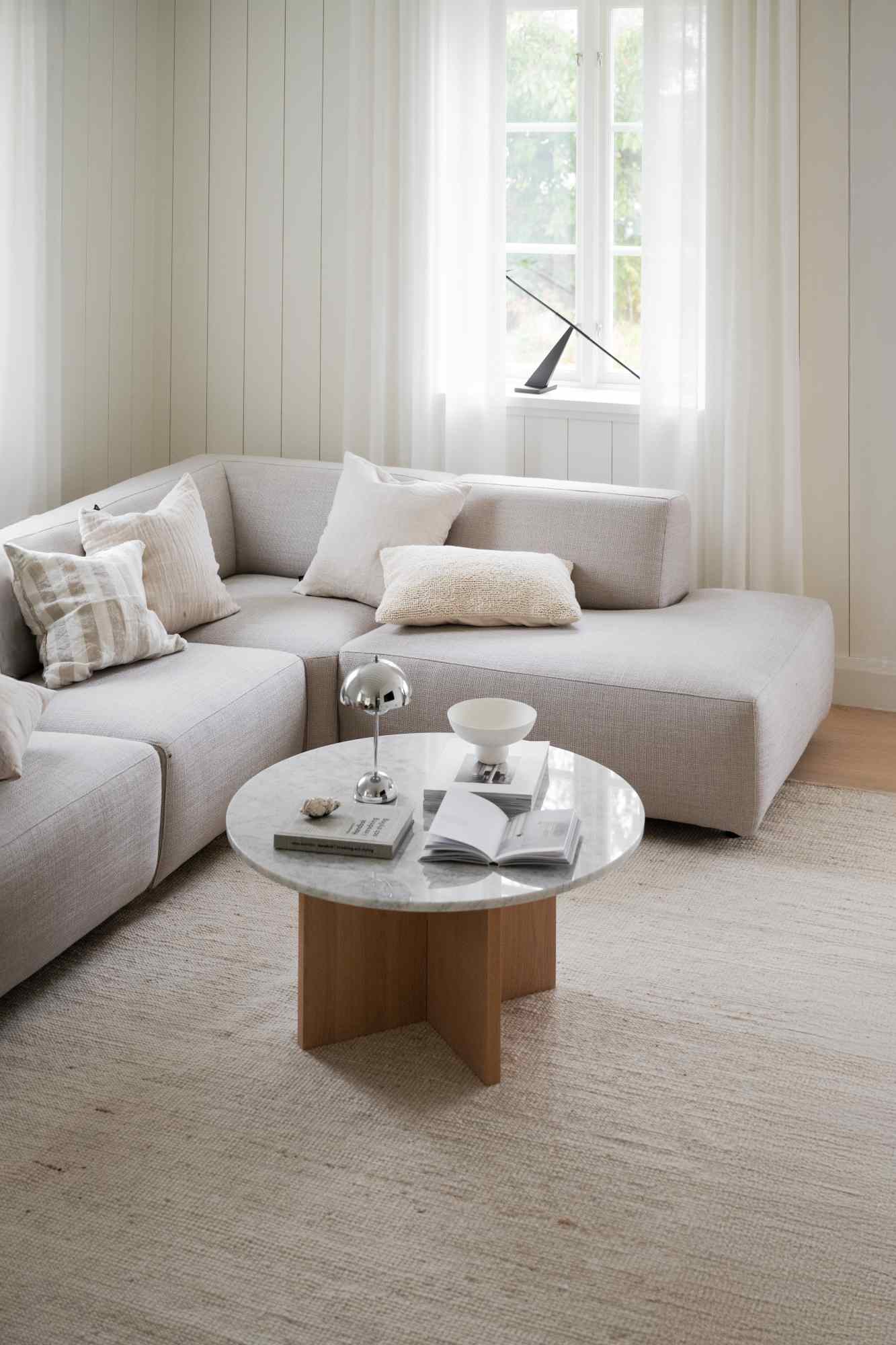 Couchtisch Brooksville, Marmor Rund 90cm, Weiß / Weiß – überzeugt mit zeitlosem Stil.