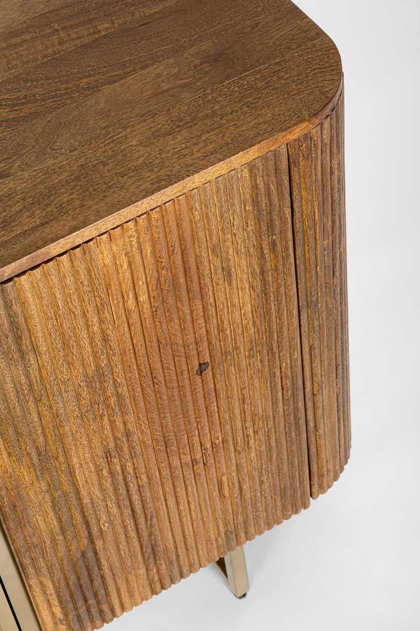 Das Sideboard Vilas überzeugt mit seinem modernen Stil. Gefertigt wurde es aus Mangoholz, welches einen braunen Farbton besitzt. Das Gestell ist aus Metall und hat eine goldene Farbe. Das Sideboard verfügt über zwei Türen.