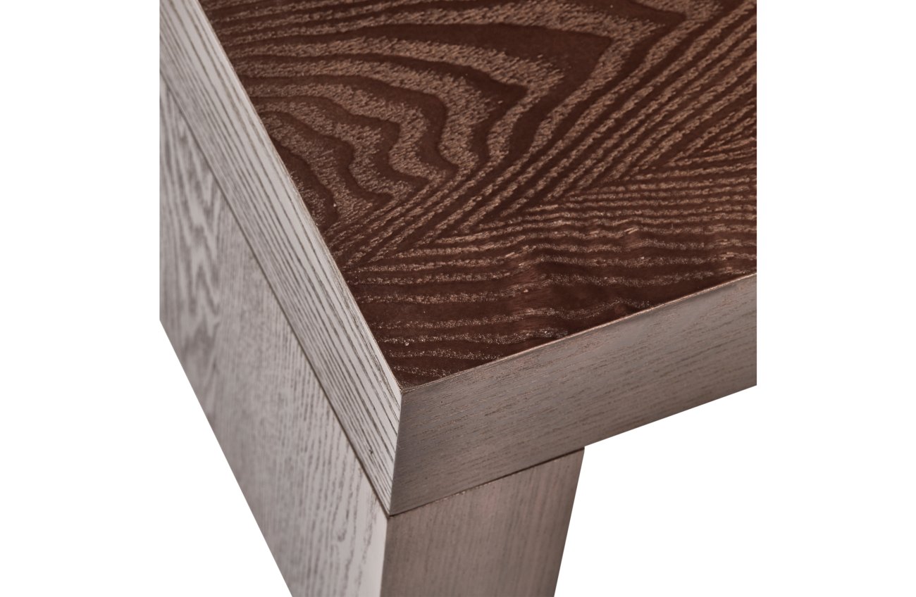 Der Couchtisch Marte überzeugt mit seinem modernen Stil. Gefertigt wurde er aus Holz, welche einen braunen Farbton besitzt. Der Tisch besitzt eine Größe von 120x50x25 cm.