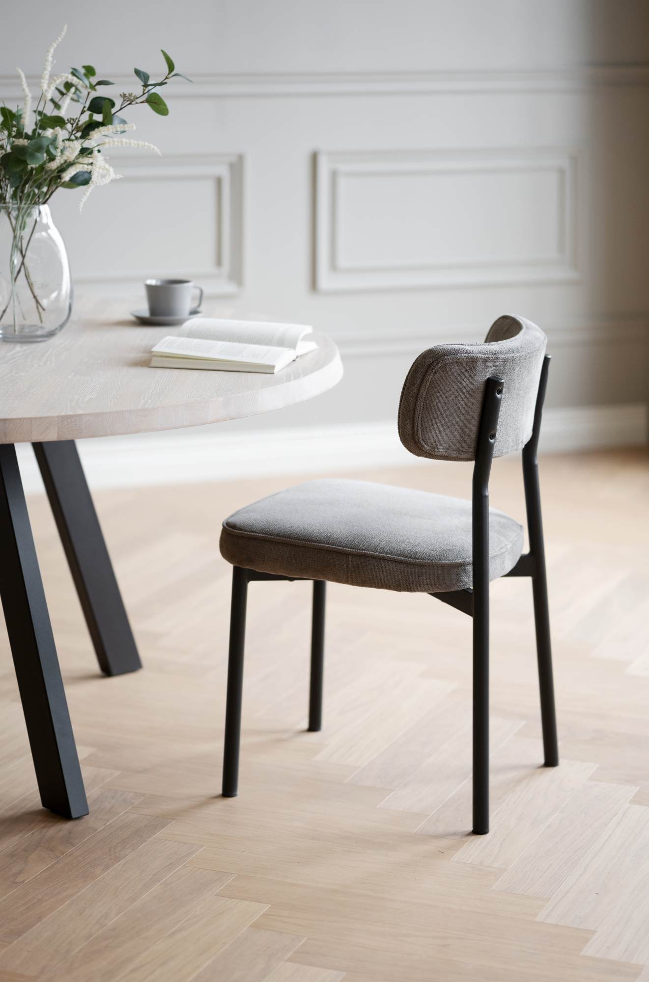 Stuhl Paisley 2er Set, Grau-Braun – modernes Design trifft Komfort.