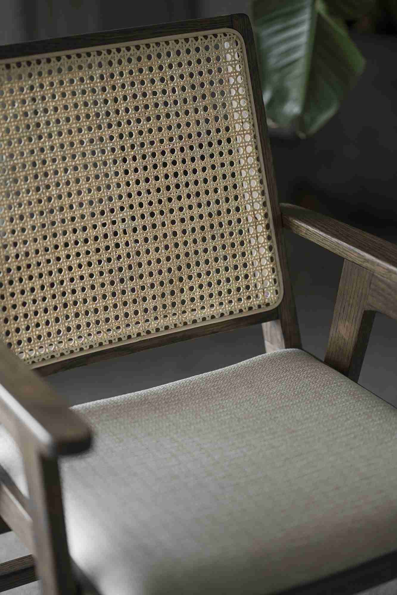 Edles Möbelstück: Stuhl Prestwick 2er Set mit Armlehnen, Braun für stilvolle Einrichtung.