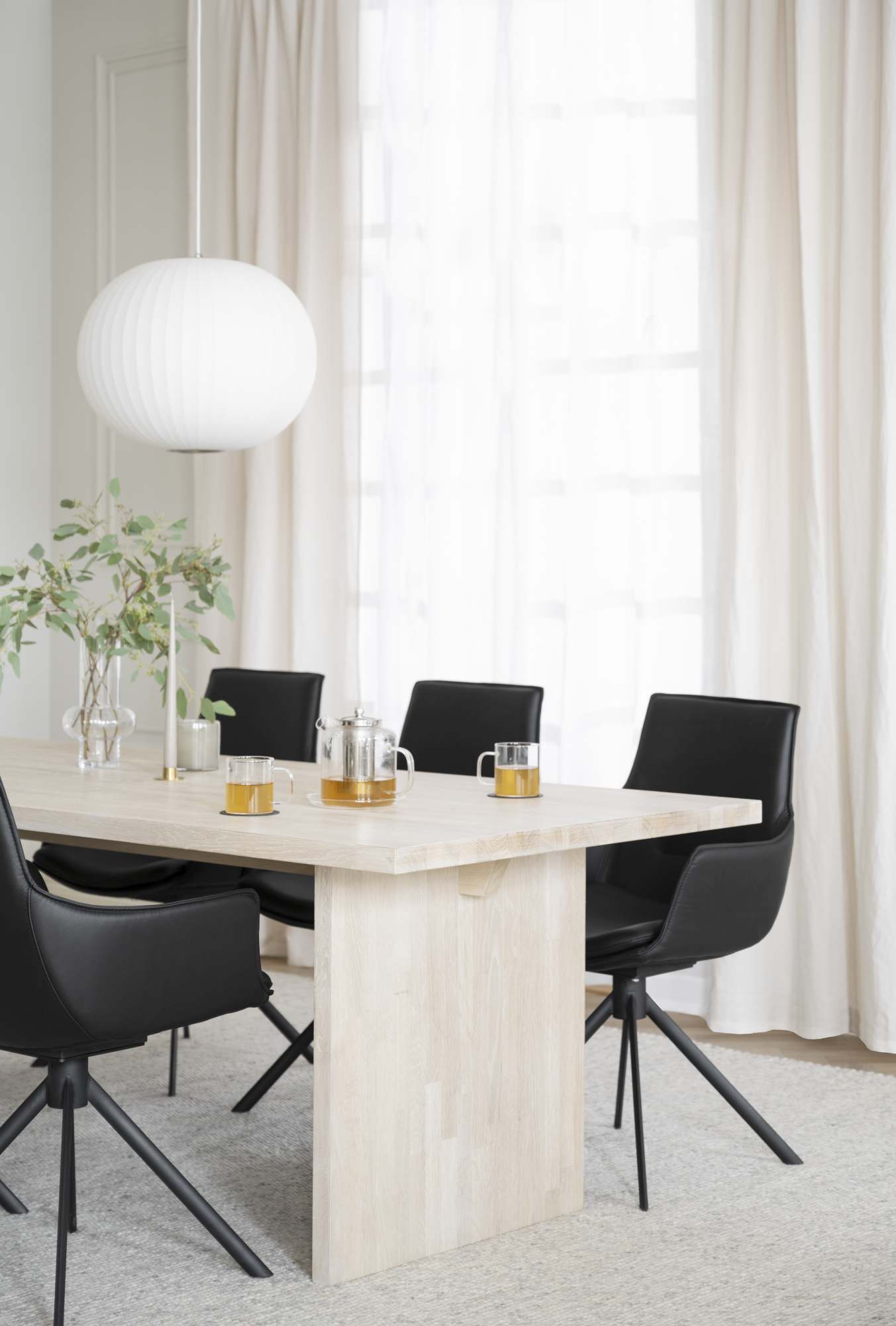 Hochwertiger Stuhl Lowell 2er Set Drehgestell mit Armlehnen, Leder Schwarz für jede Einrichtung.