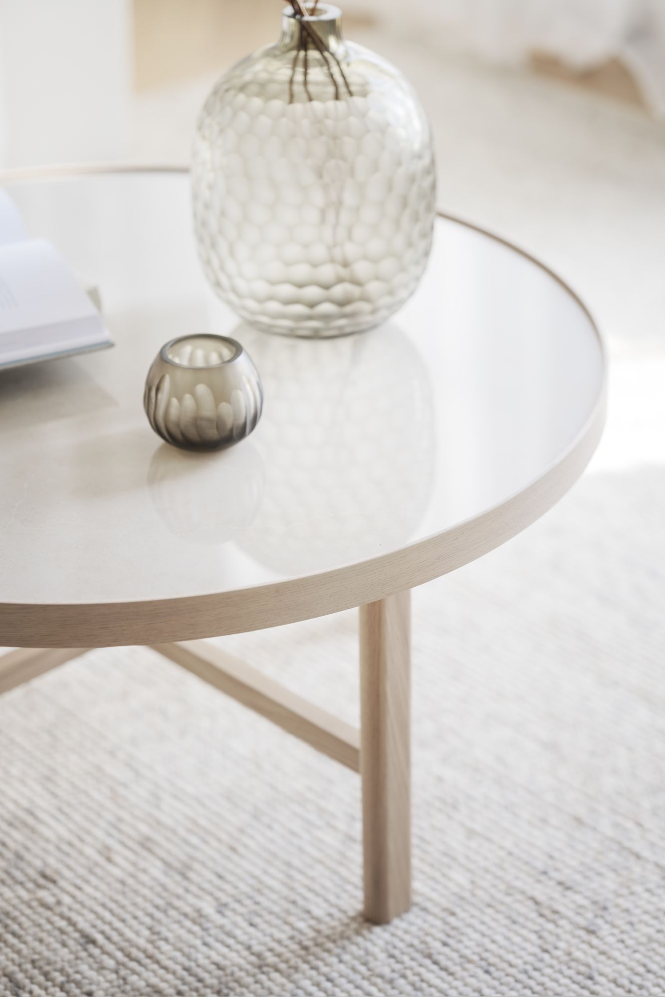 Couchtisch Marsden Rund 90cm, Weiß passt perfekt in stilvolle Wohnräume.