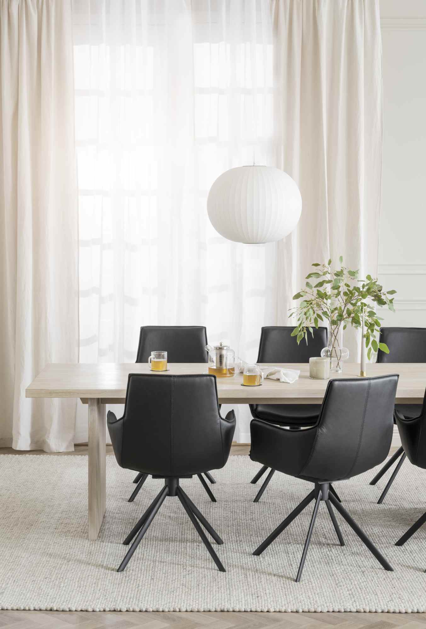 Hochwertiger Stuhl Lowell 2er Set Drehgestell mit Armlehnen, Leder Schwarz für jede Einrichtung.