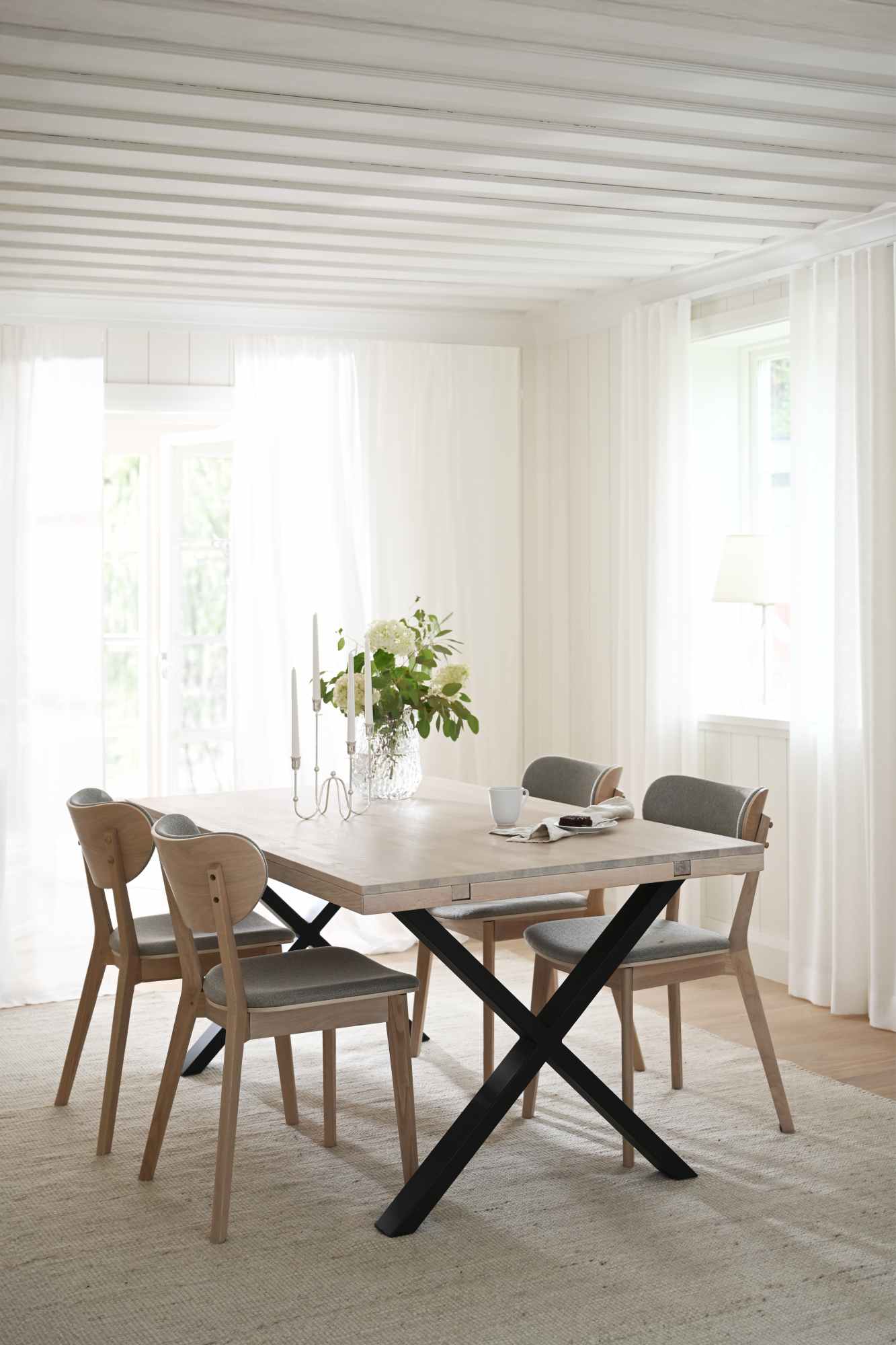 Komfortabel & schön – Stuhl Kato 2er Set, Whitewash / Grau Beige.