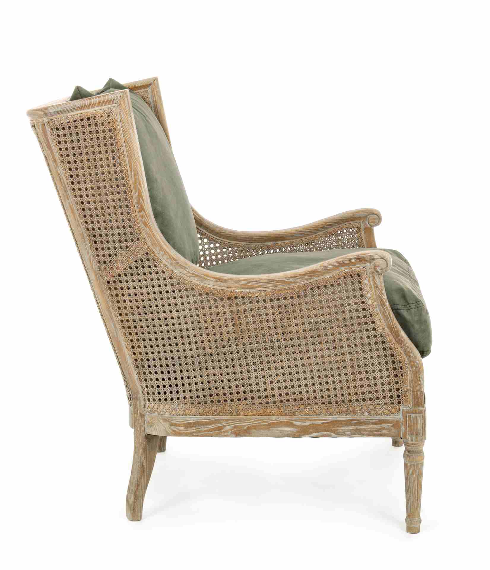 Der Sessel Carolina überzeugt mit seinem klassischen Design. Gefertigt wurde er aus Stoff, welcher einen grünen Farbton besitzt. Das Gestell ist aus Eschenholz und hat eine natürliche Farbe. Der Sessel besitzt eine Sitzhöhe von 48 cm. Die Breite beträgt 7
