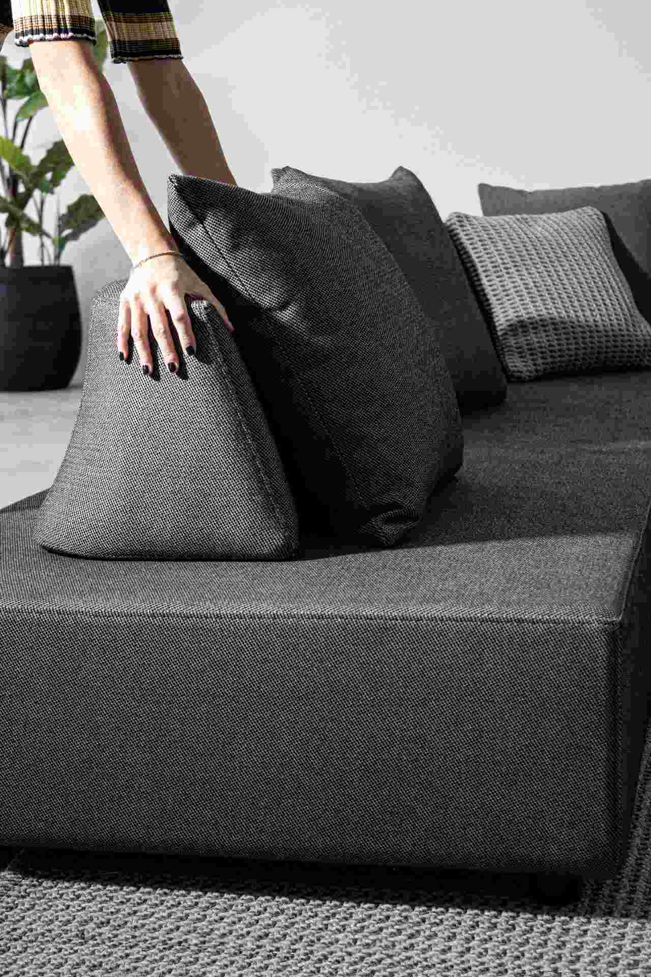 Gartenlounge Sofa Piper mit Kissen und verstellbarer Rückenlehne
