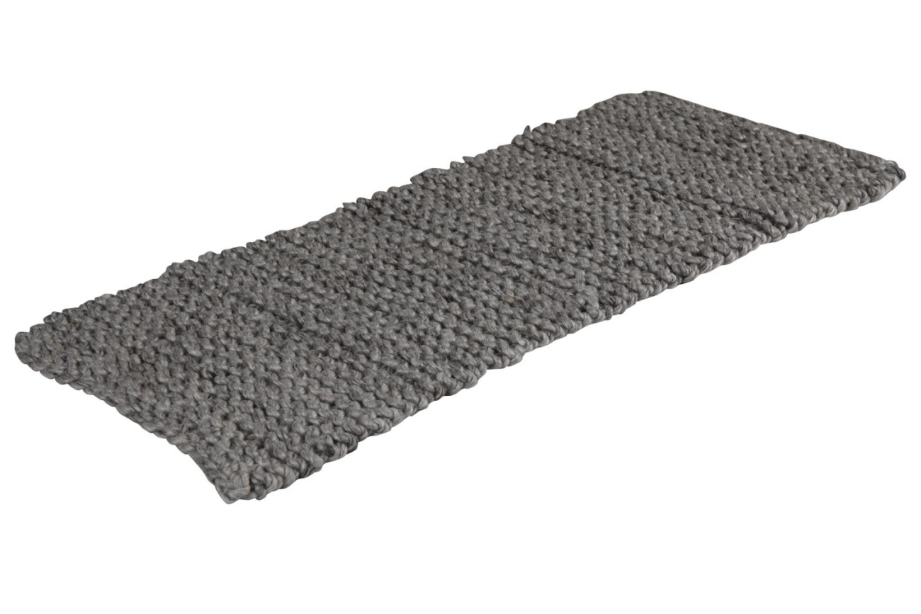 Die Decke Pego überzeugt mit ihrem modernen Design. Gefertigt wurde sie aus Wolle, welche einen grauen Farbton besitzt. Die Decke besitzt eine Größe von 115x35 cm.
