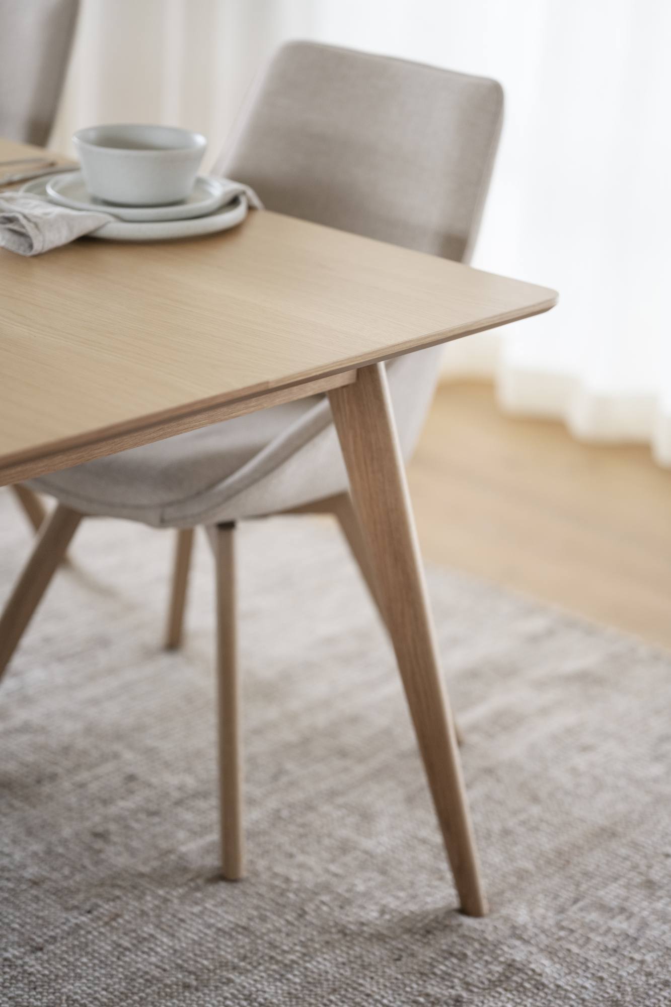 Esstisch Yumi Rechteckig 190x90cm, MDF Eiche Natur – überzeugt mit zeitlosem Stil.