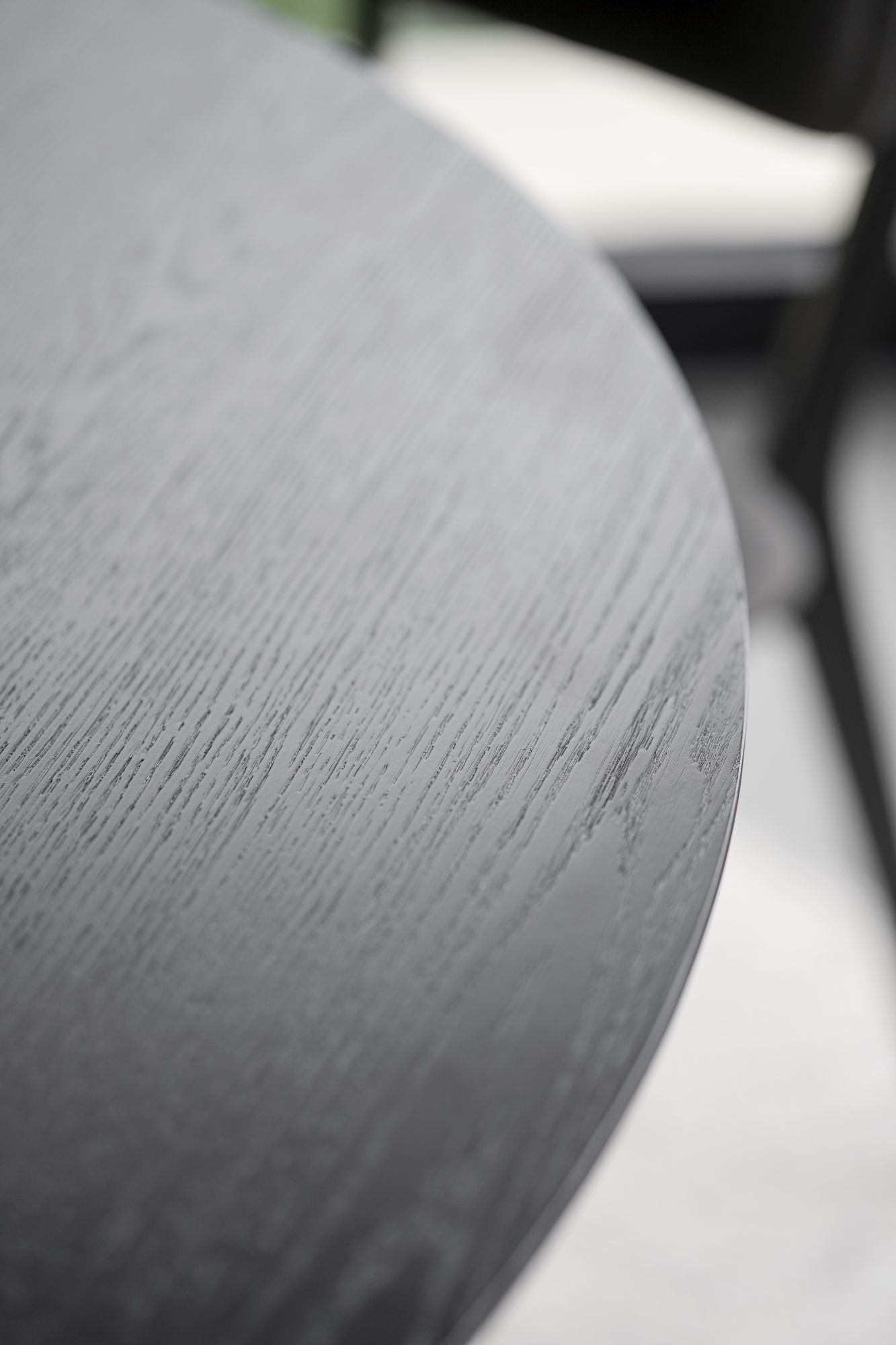 Design trifft Funktion: Esstisch Calverton Rund, 120cm, Schwarz.