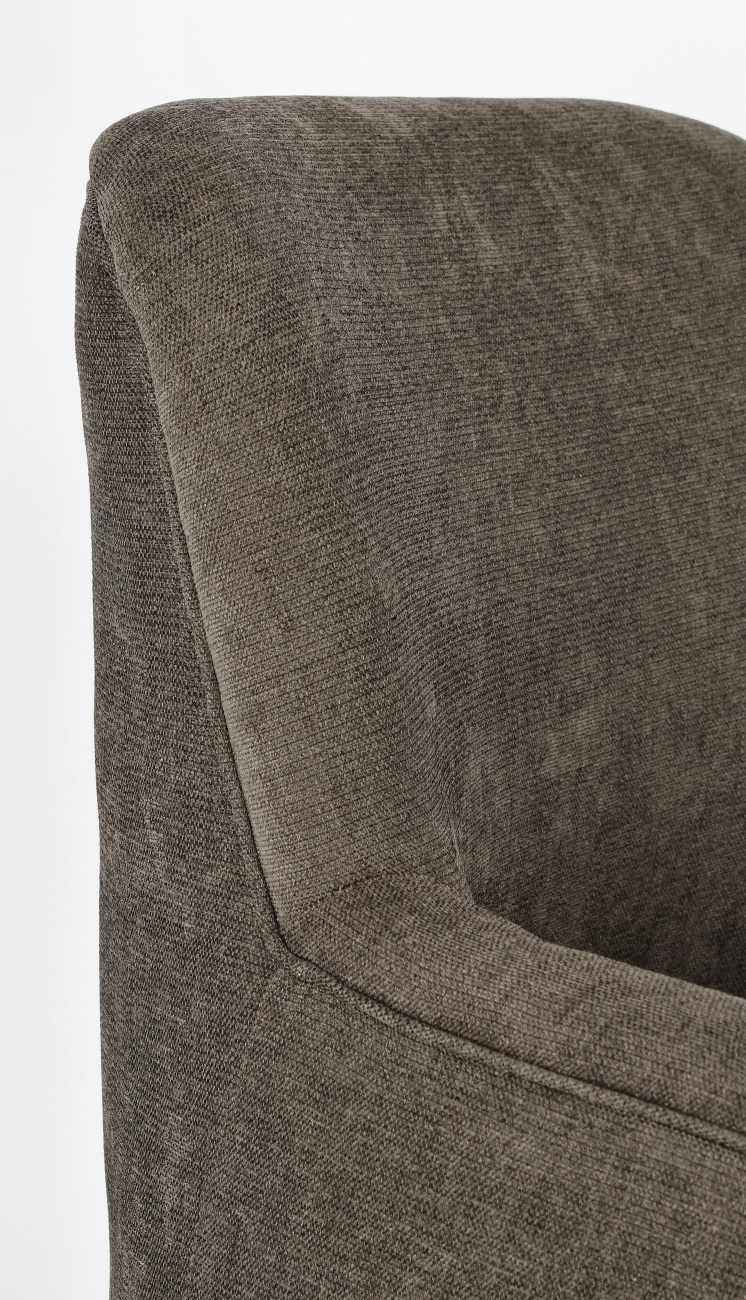 Der Sessel Ernestine überzeugt mit seinem modernen Stil. Gefertigt wurde er aus einem Stoff-Bezug, welcher einen dunkelbraunen Farbton besitzt. Das Gestell ist aus Metall und hat eine schwarze Farbe. Der Sessel verfügt über eine Armlehne.