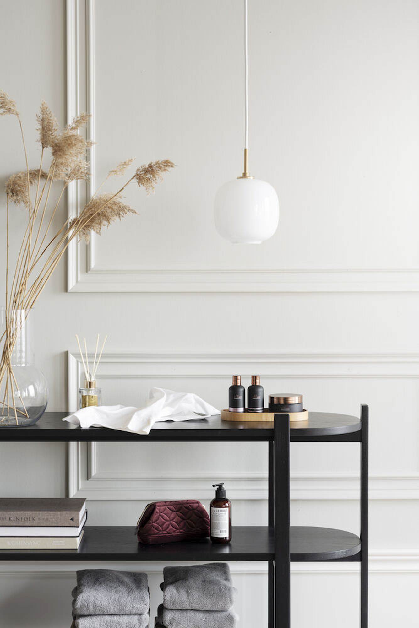 Konsole Tolsona 144x39x85cm, Eiche Schwarz passt perfekt in stilvolle Wohnräume.