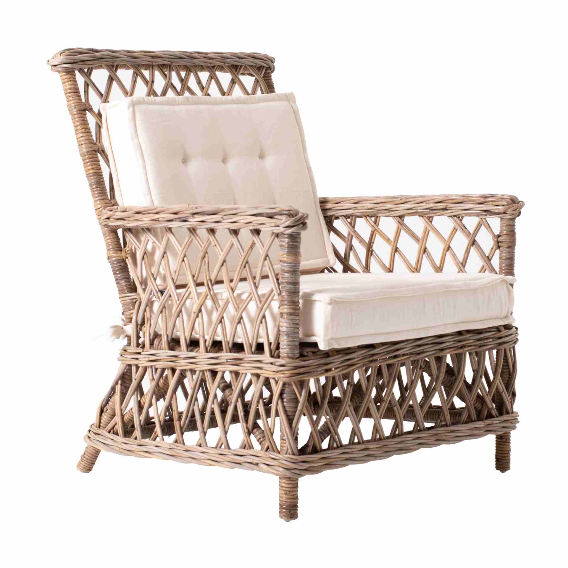 Der Armlehnstuhl Marquis überzeugt mit seinem Landhaus Stil. Gefertigt wurde er aus Kabu Rattan, welches einen braunen Farbton besitzt. Der Stuhl verfügt über eine Armlehne und ist im 2er-Set erhältlich. Die Sitzhöhe beträgt beträgt 34 cm.