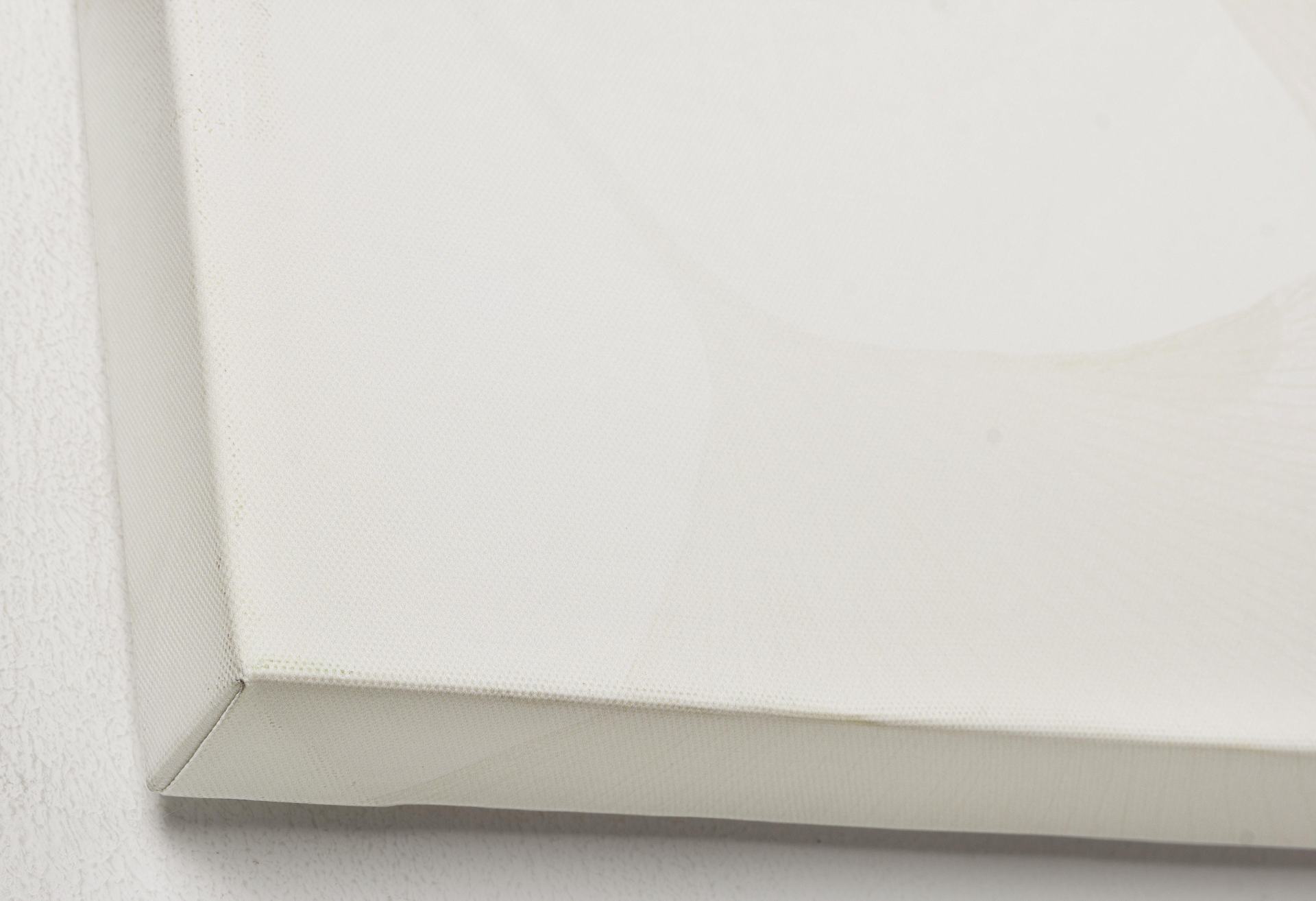 Das Bild Ginkgo Leafs überzeugt mit ihrem klassischen Design. Das Bild verfügt über einen Druck auf Leinwand. Das Gestell ist aus Kiefernholz. Die Maße sind 120x80 cm.
