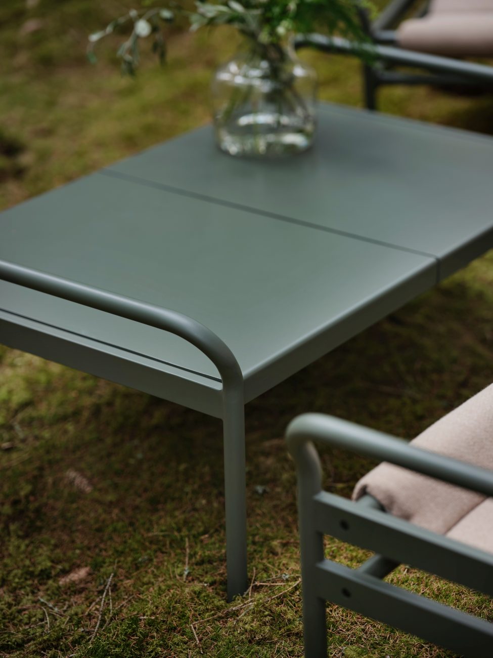 Gartencouchtisch Sling aus Aluminium, Nordic Green