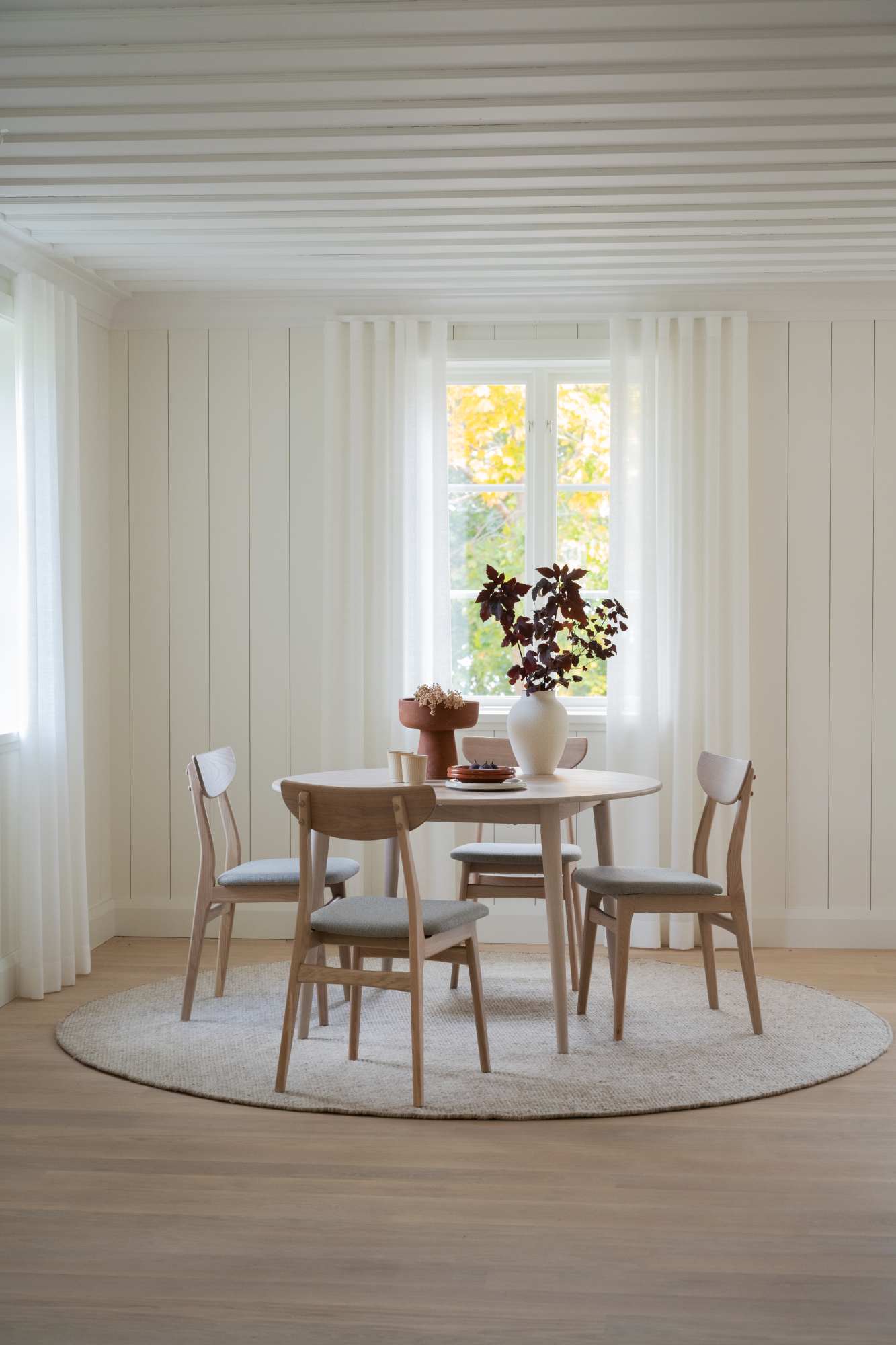 Komfortabel & schön – Ausziehtisch Tyler Rund 120/165cm, Eiche Weiß pigmentiert.